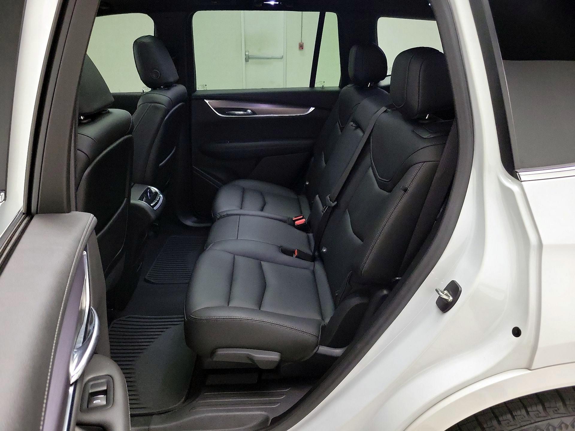 Thumbnail: 2022 Cadillac XT6 - 19