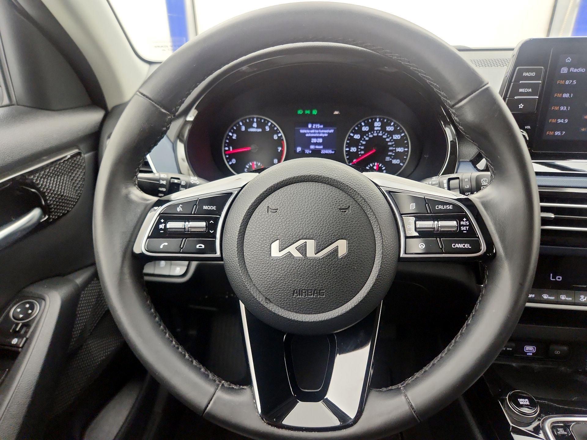 Thumbnail: 2023 Kia Seltos - 10
