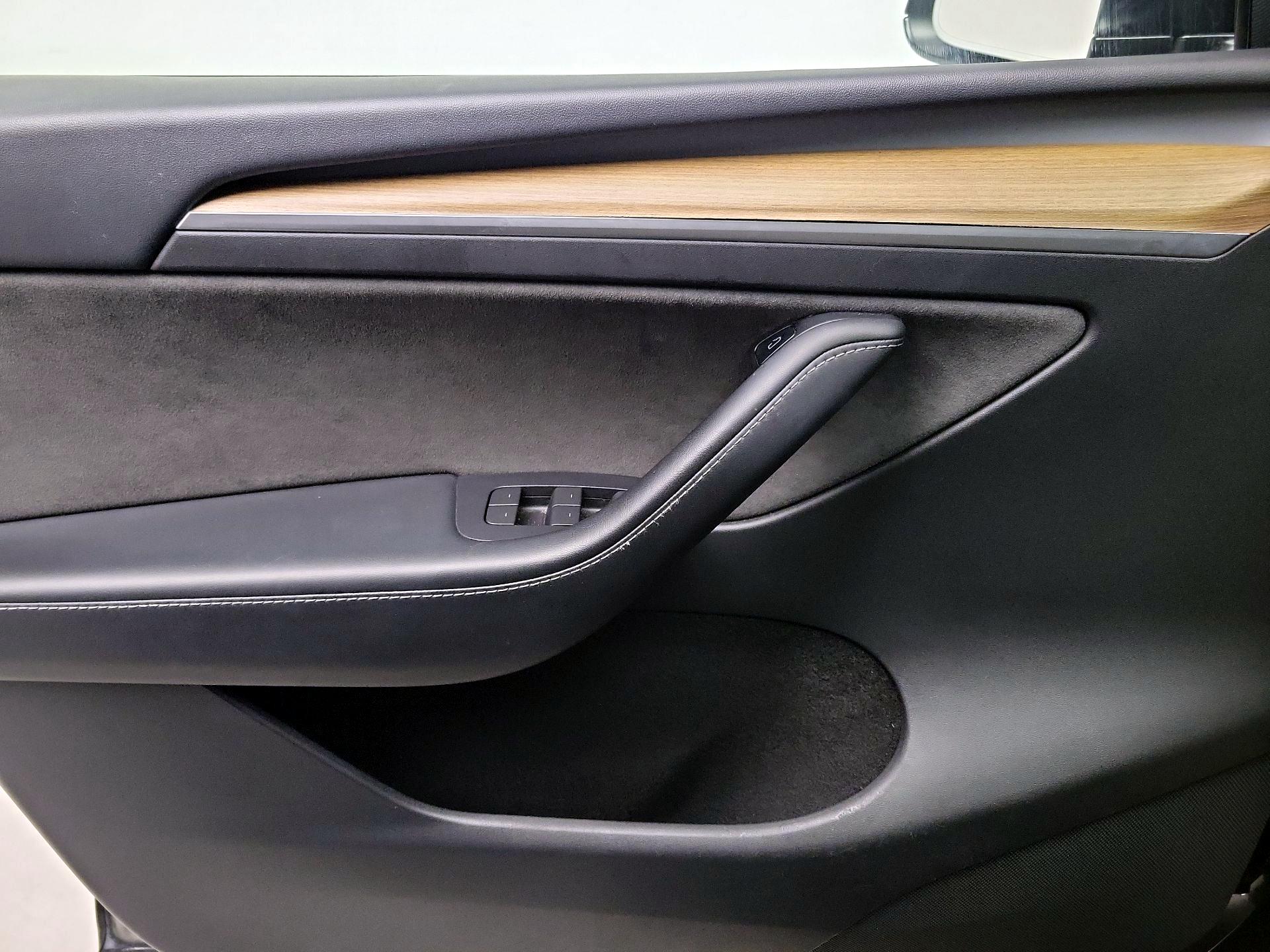 Thumbnail: 2022 Tesla Model Y - 12