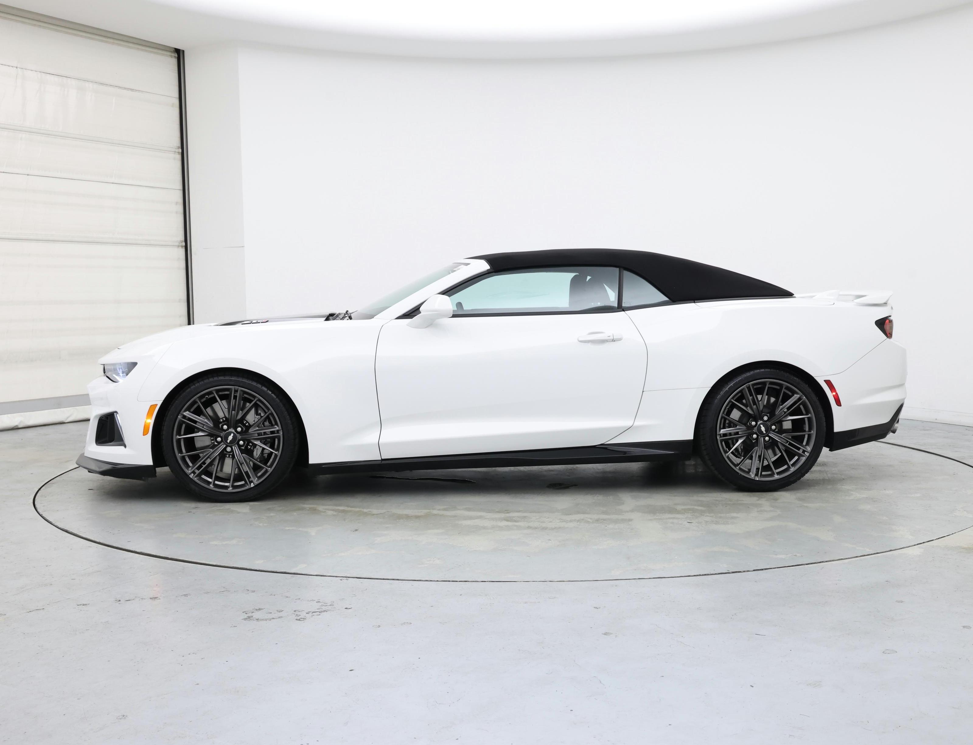 Thumbnail: 2019 Chevrolet Camaro - 3