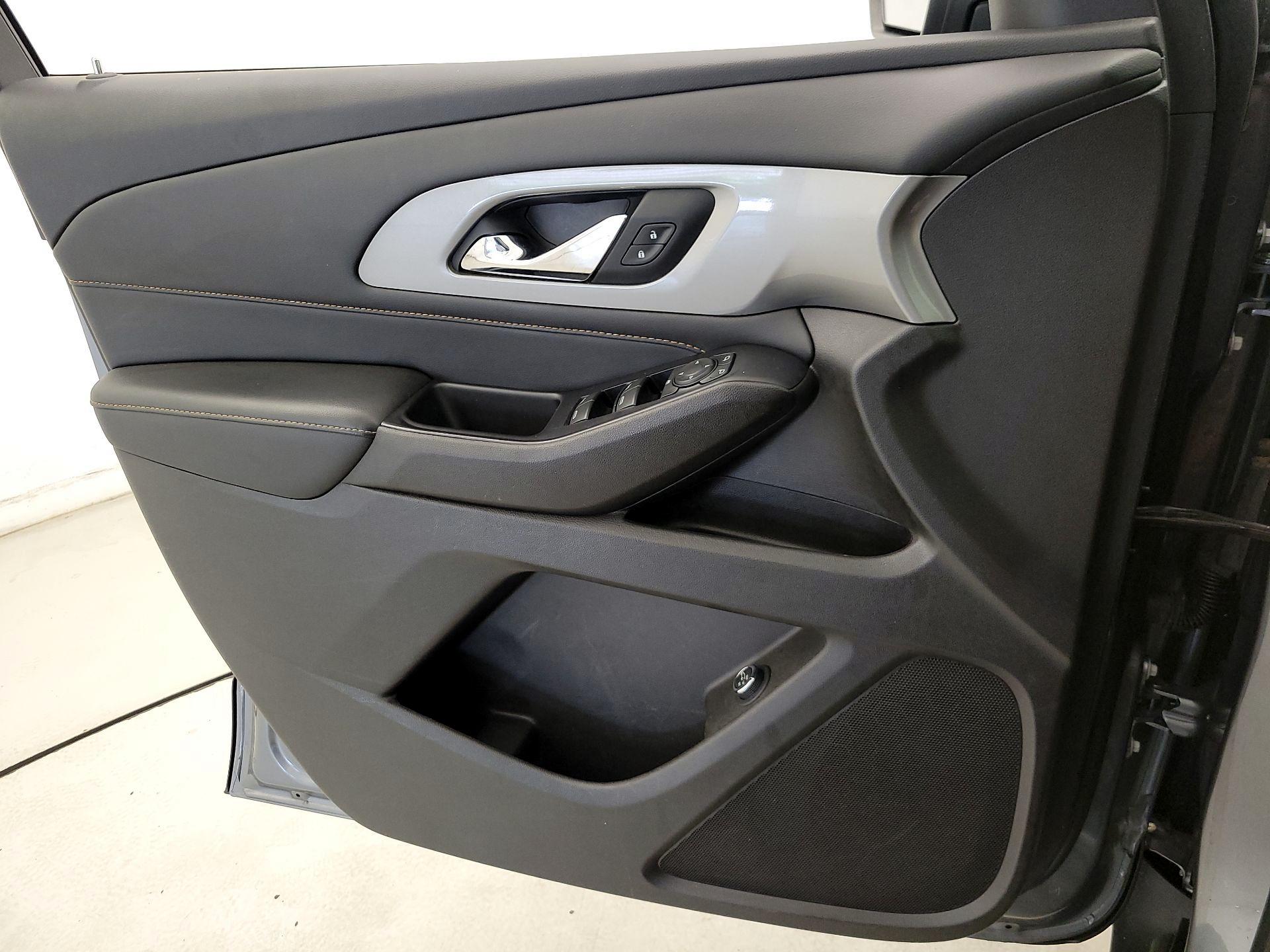 Thumbnail: 2021 Chevrolet Traverse - 12
