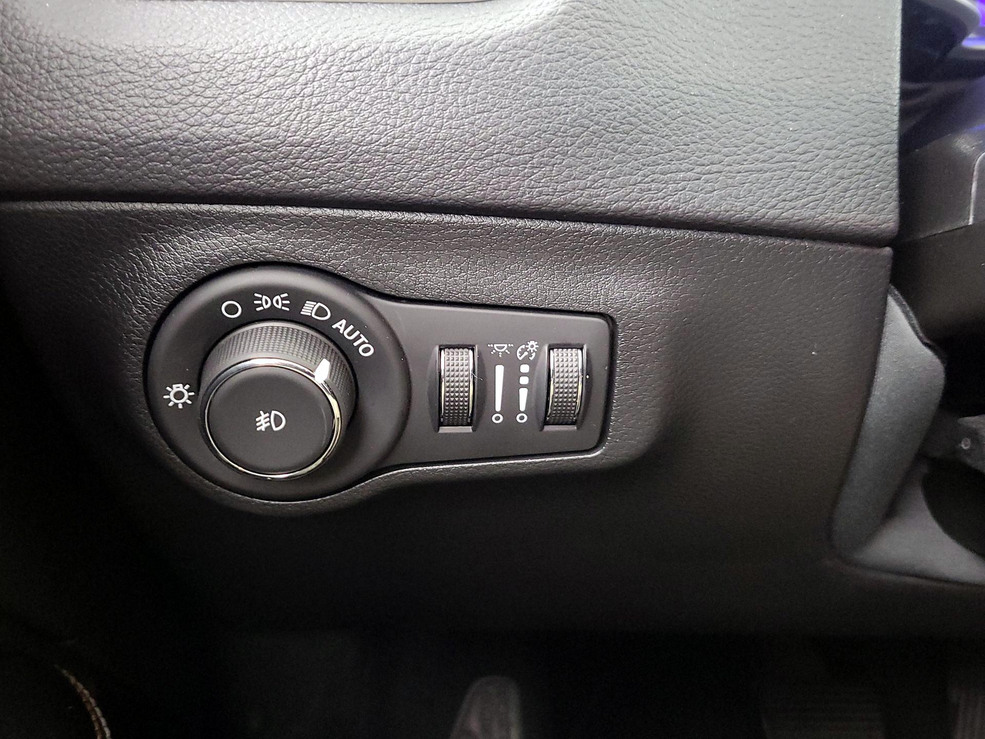 Thumbnail: 2019 Jeep Compass - 13