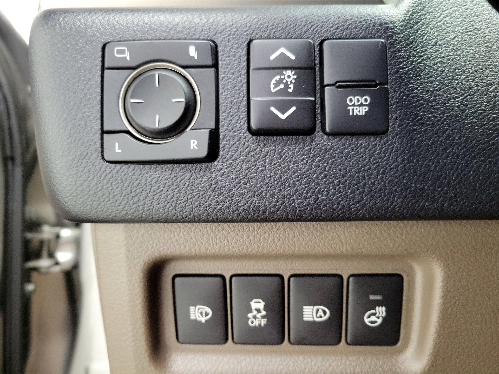 Thumbnail: 2021 Lexus GX - 14