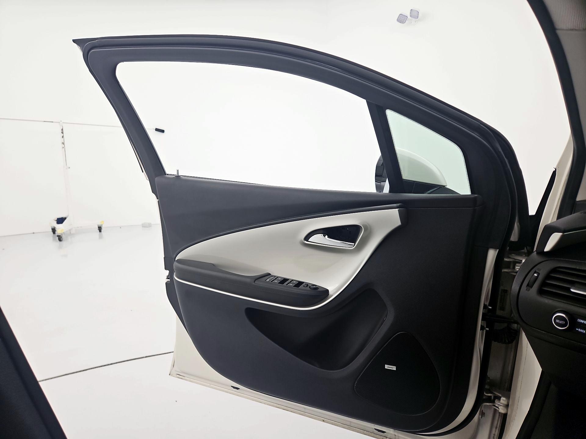 Thumbnail: 2014 Chevrolet Volt - 12