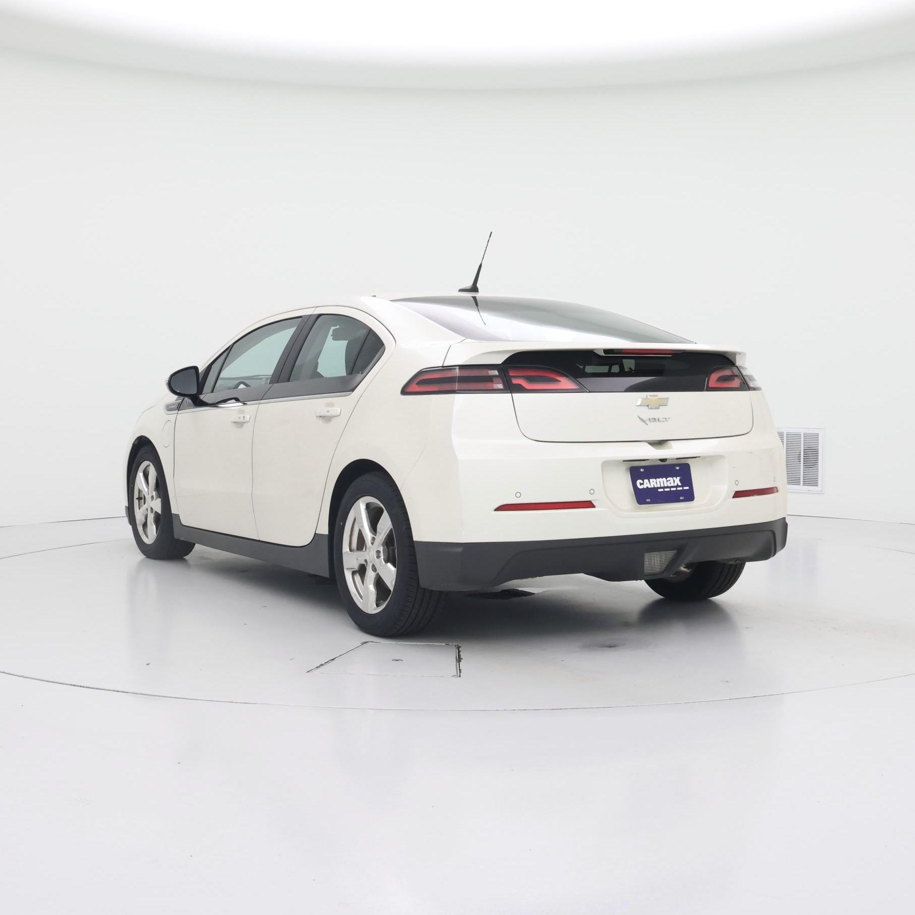 Thumbnail: 2014 Chevrolet Volt - 2
