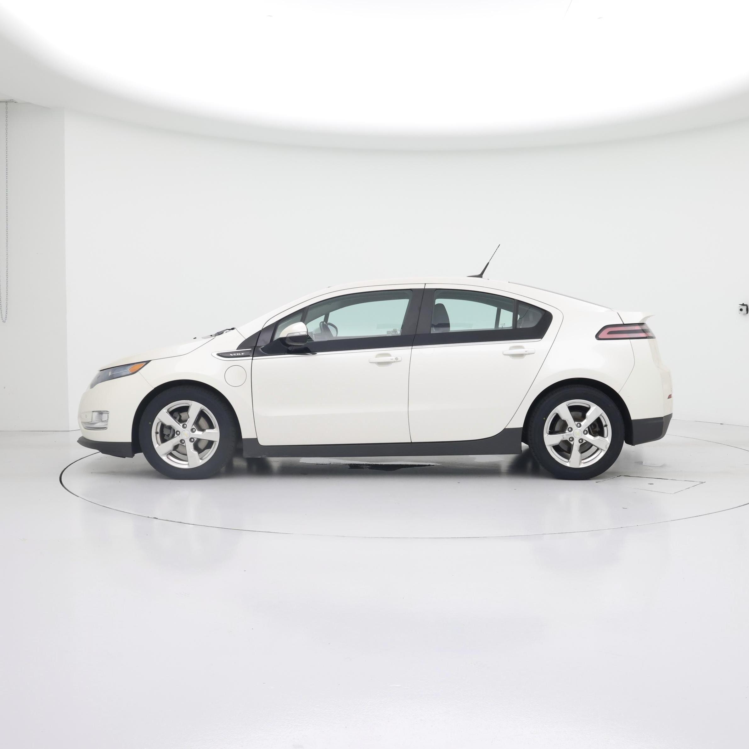 Thumbnail: 2014 Chevrolet Volt - 3