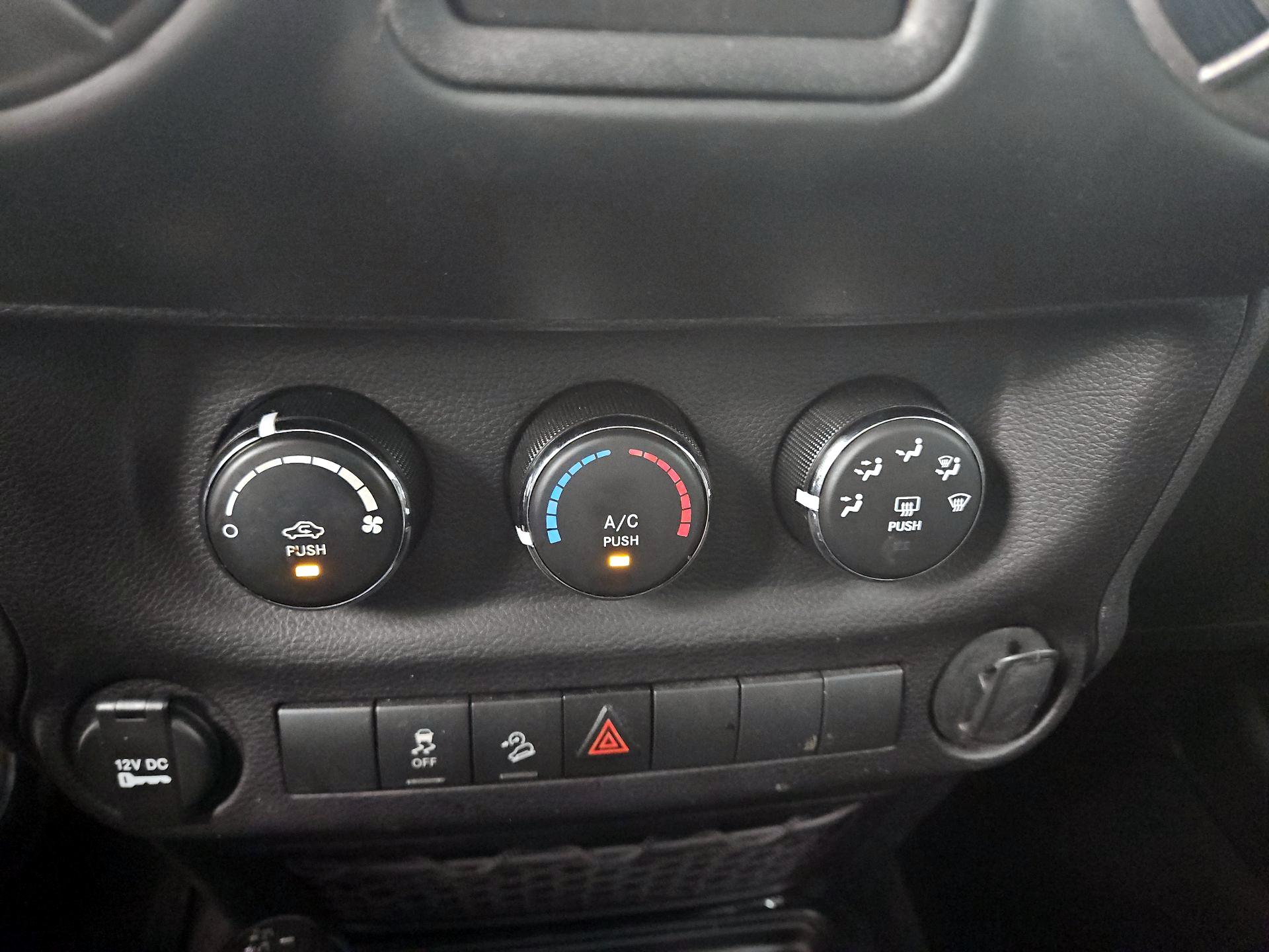 Thumbnail: 2016 Jeep Wrangler - 15