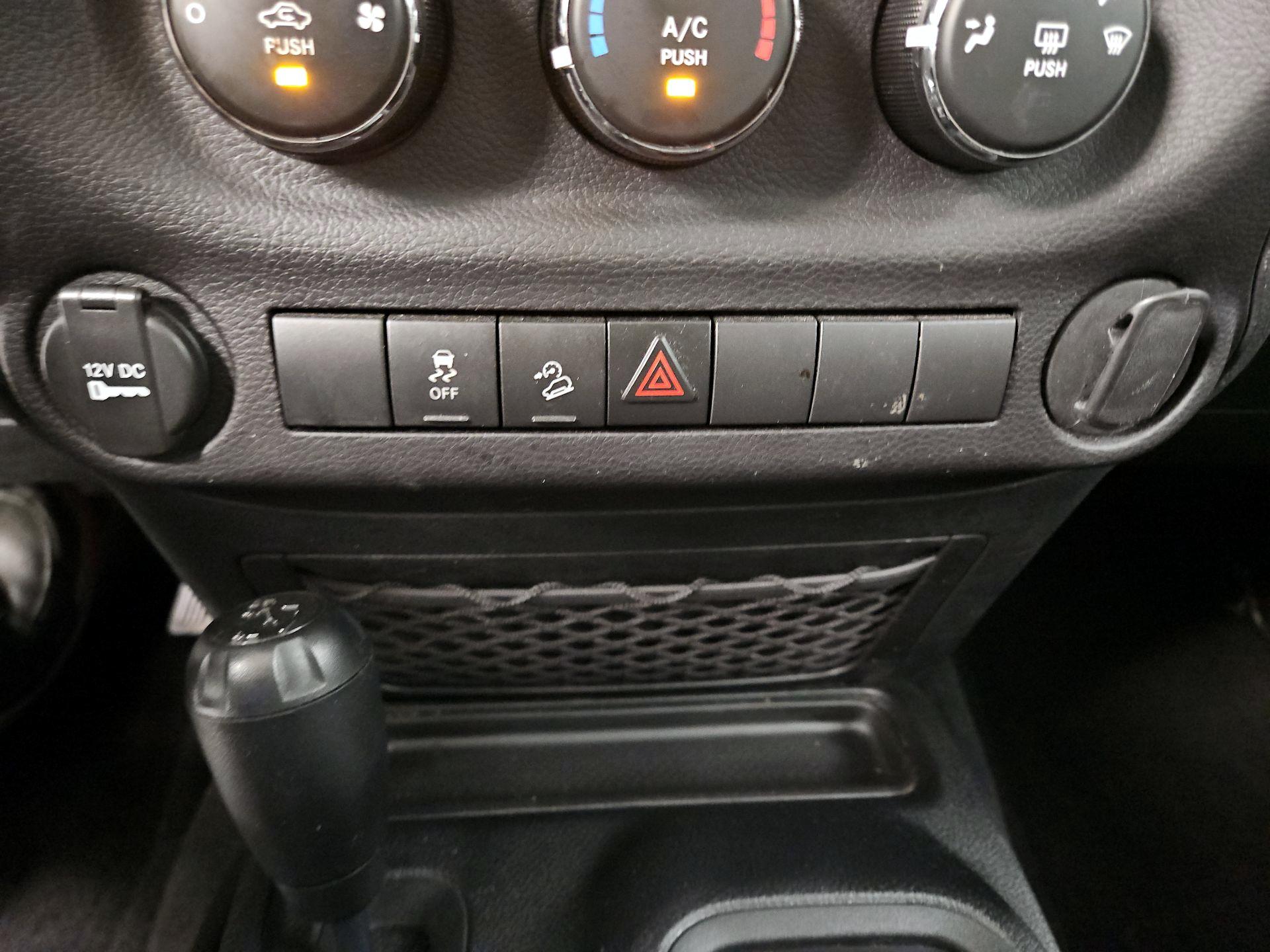 Thumbnail: 2016 Jeep Wrangler - 17