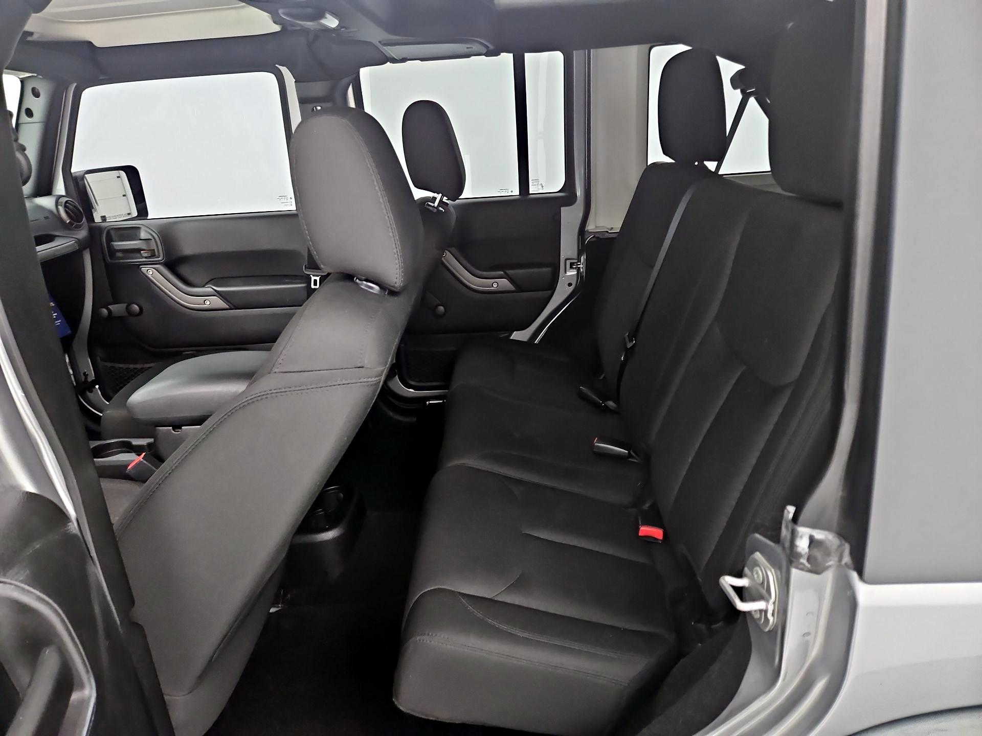 Thumbnail: 2016 Jeep Wrangler - 18