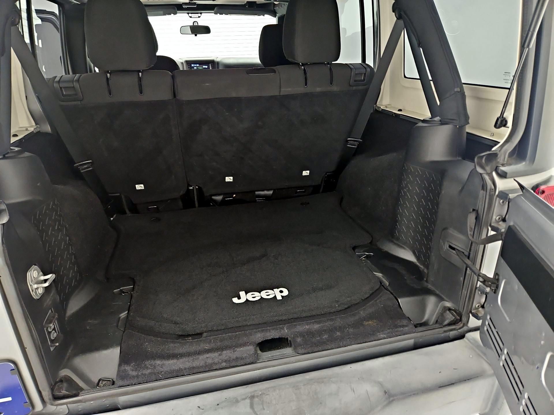 Thumbnail: 2016 Jeep Wrangler - 19