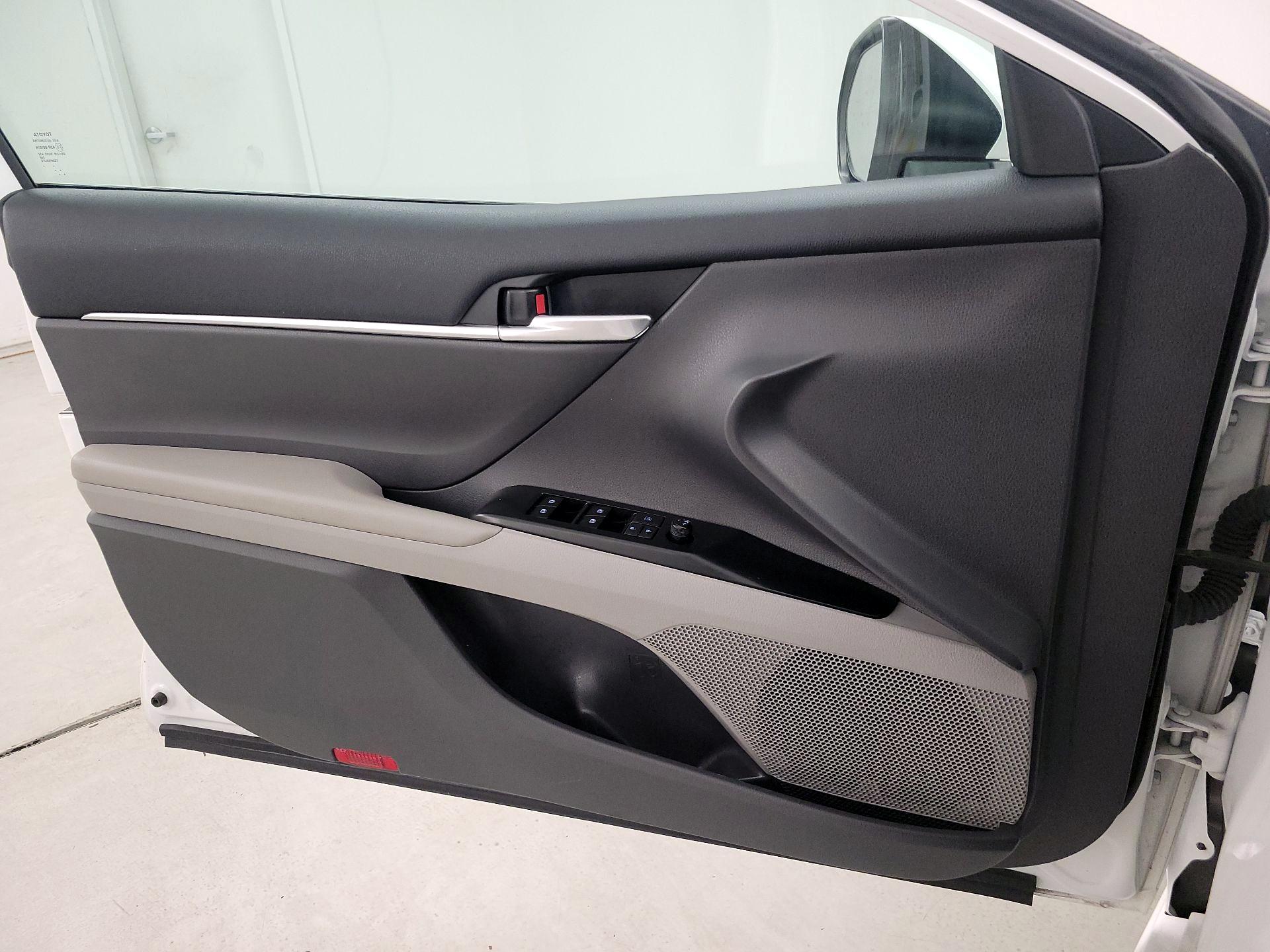 Thumbnail: 2020 Toyota Camry - 12
