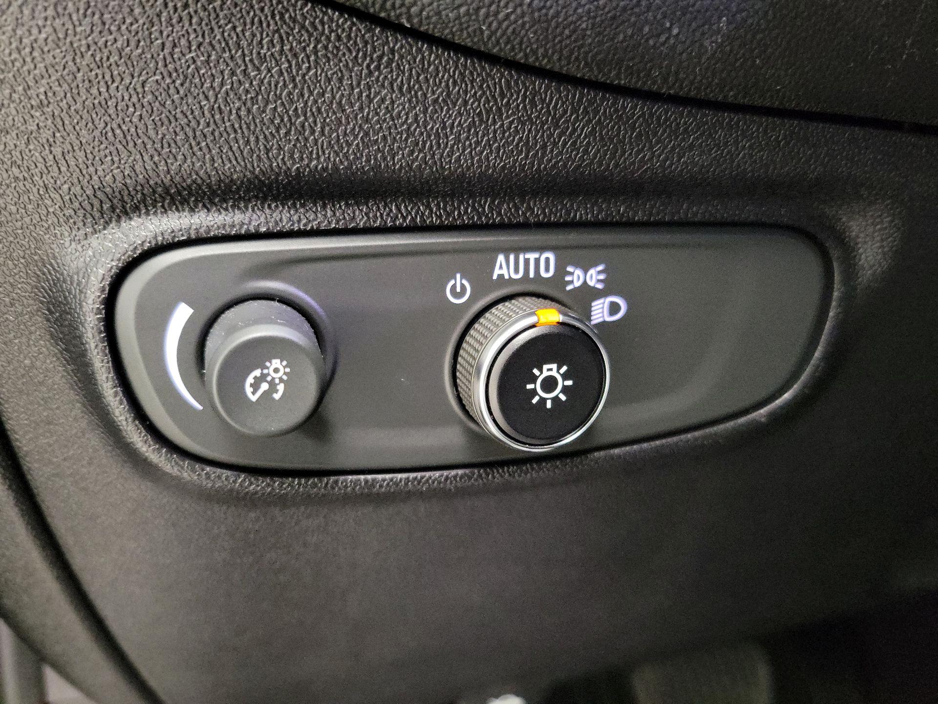Thumbnail: 2018 Chevrolet Equinox - 13