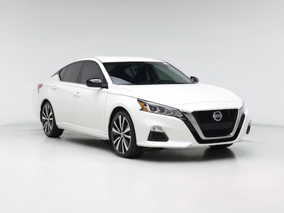 White 2022 Nissan Altima SR
