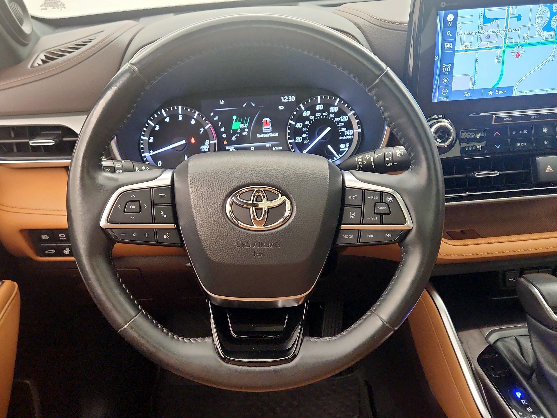Thumbnail: 2021 Toyota Highlander - 10
