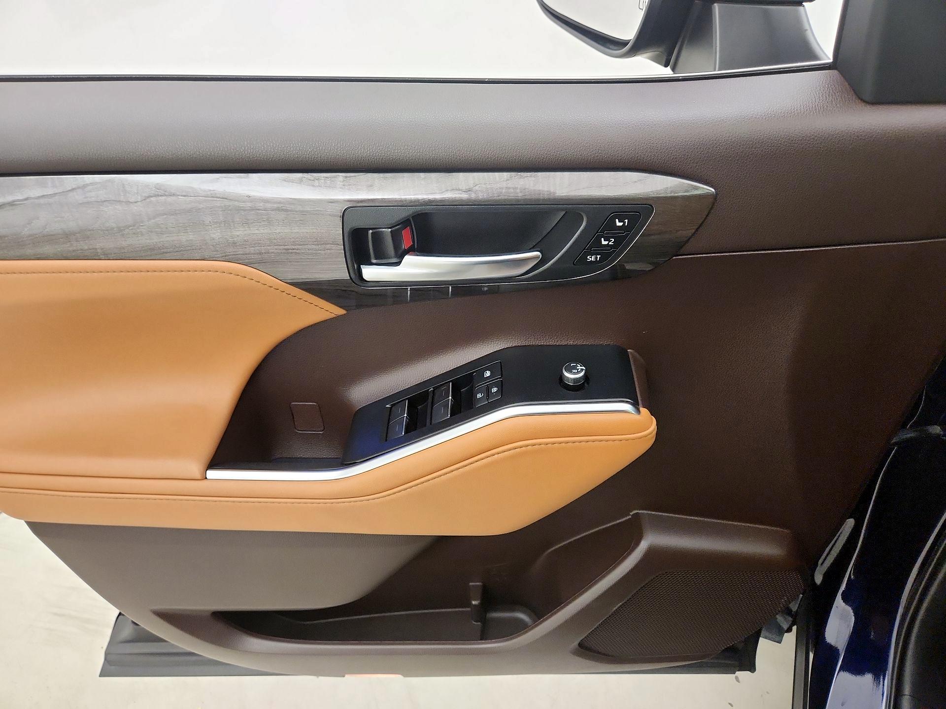 Thumbnail: 2021 Toyota Highlander - 12