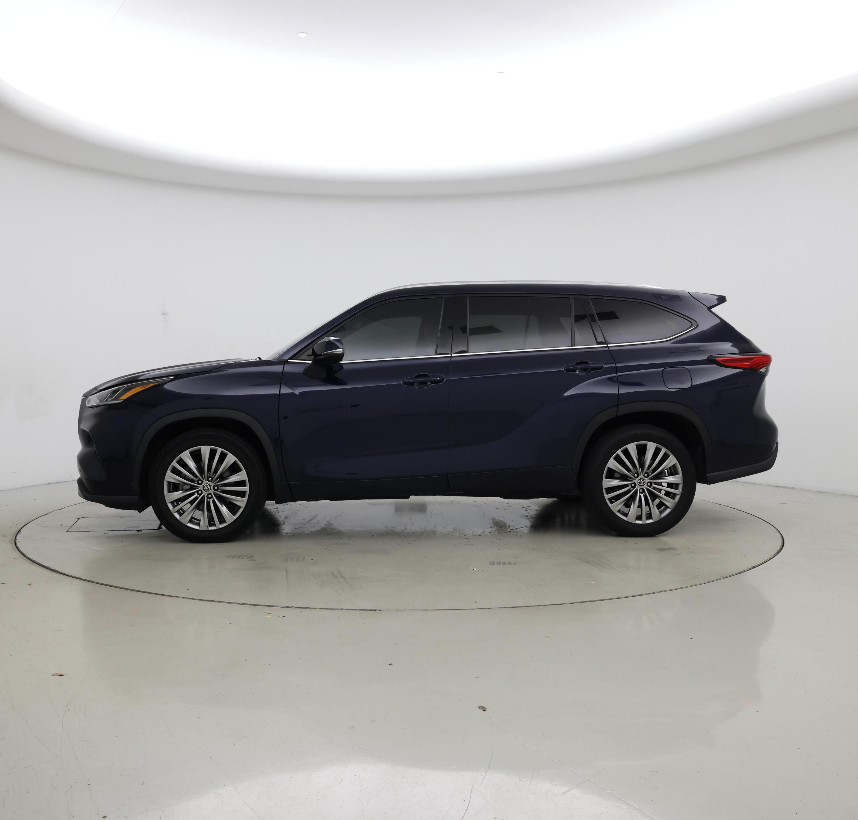 Thumbnail: 2021 Toyota Highlander - 3