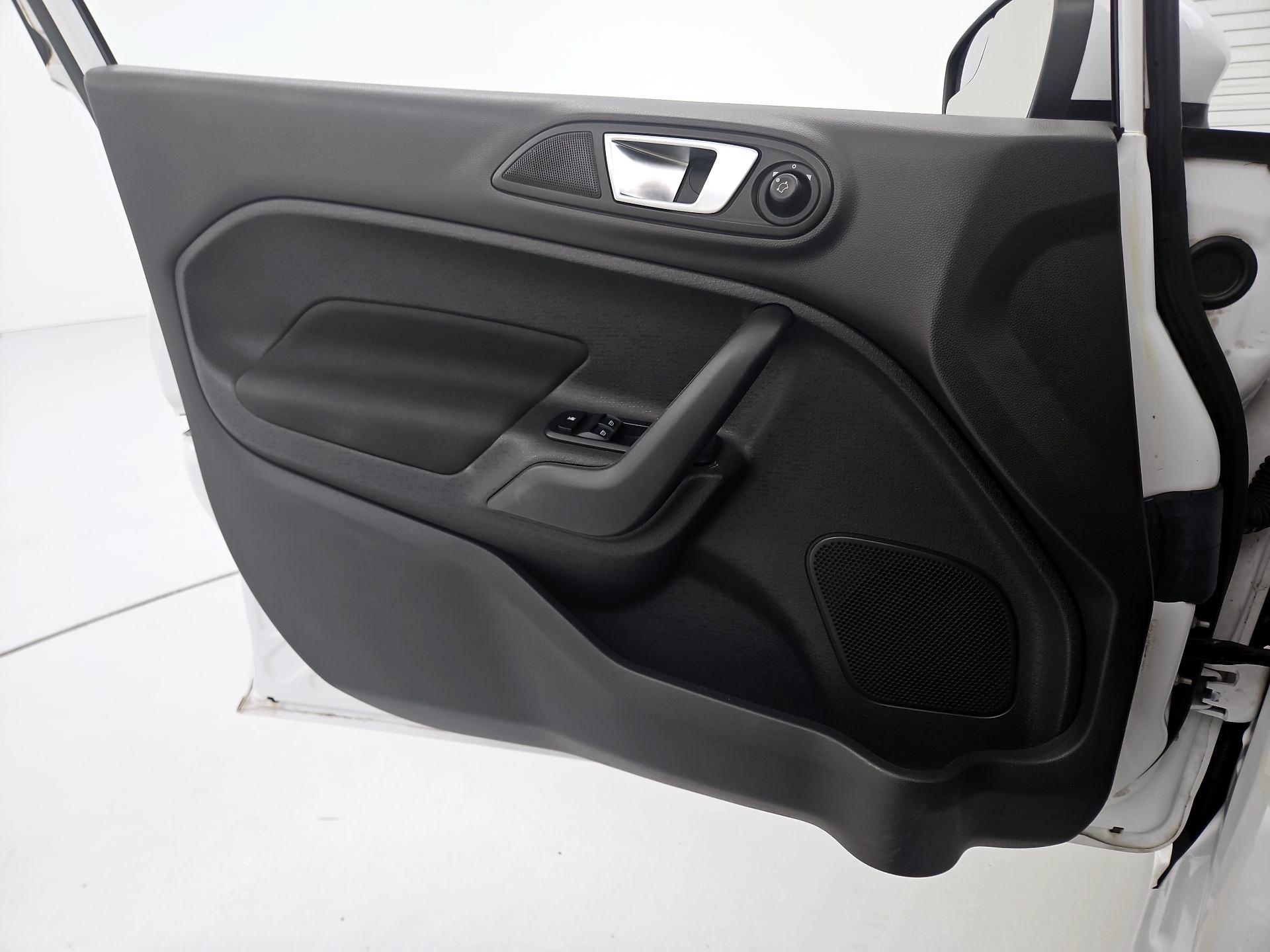 Thumbnail: 2016 Ford Fiesta - 12