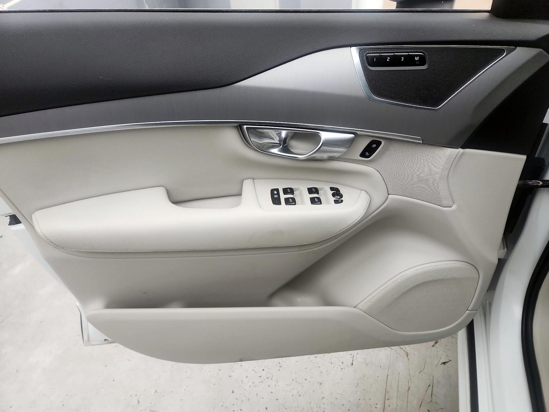 Thumbnail: 2022 Volvo XC90 - 12