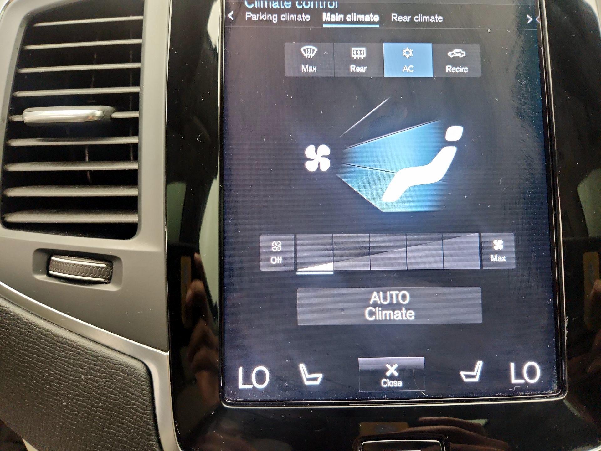 Thumbnail: 2022 Volvo XC90 - 17