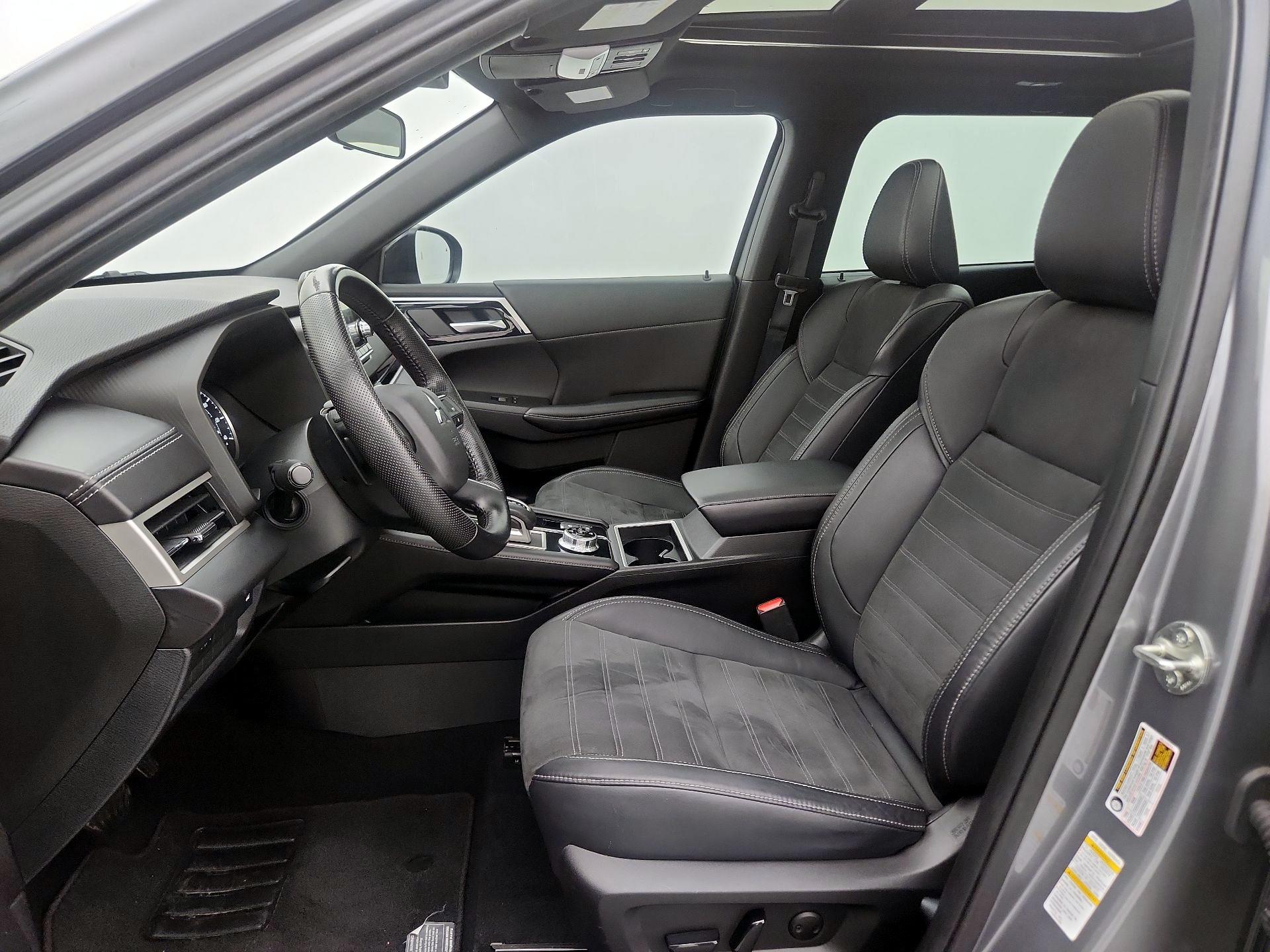 Thumbnail: 2022 Mitsubishi Outlander - 11