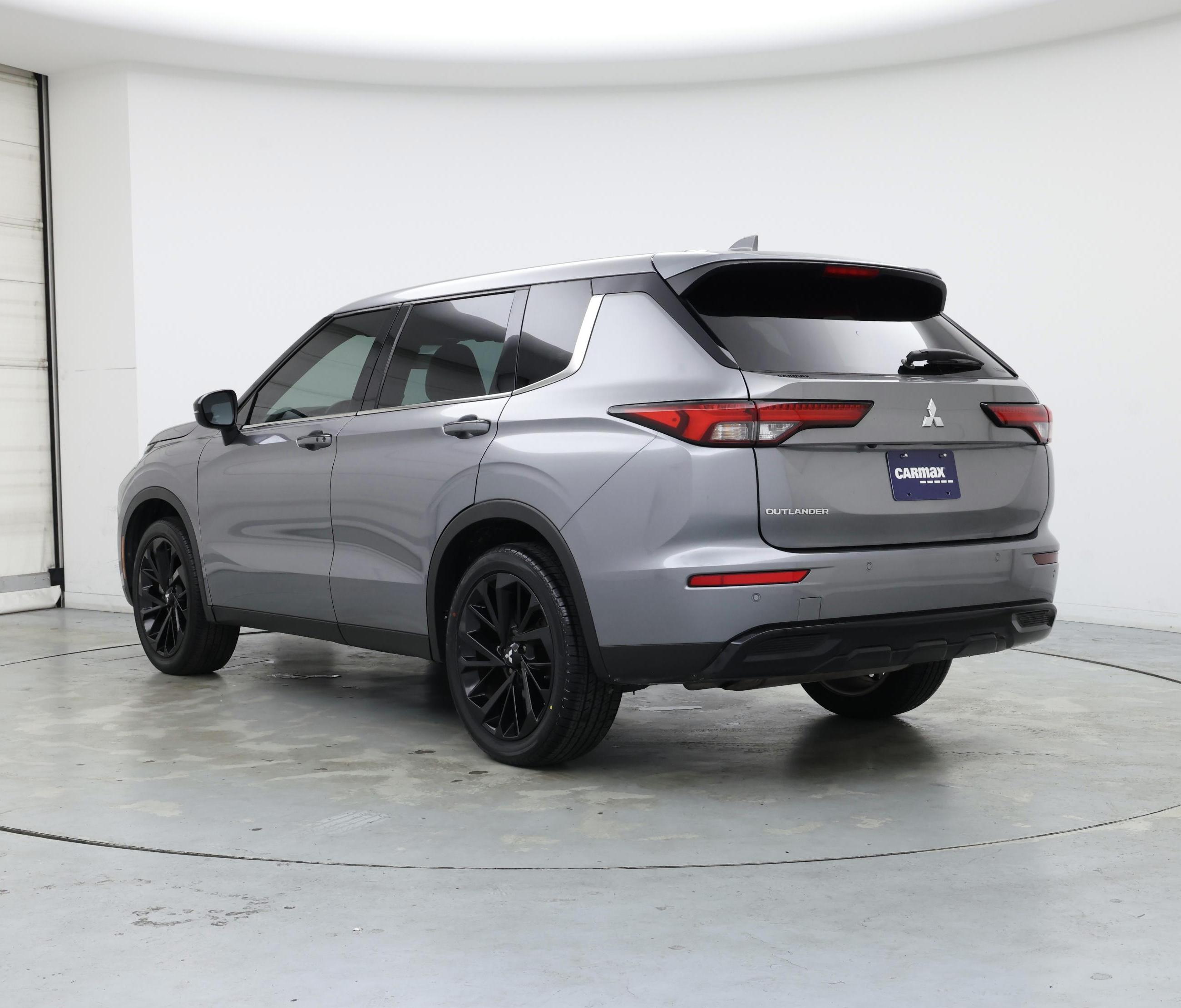 Thumbnail: 2022 Mitsubishi Outlander - 2