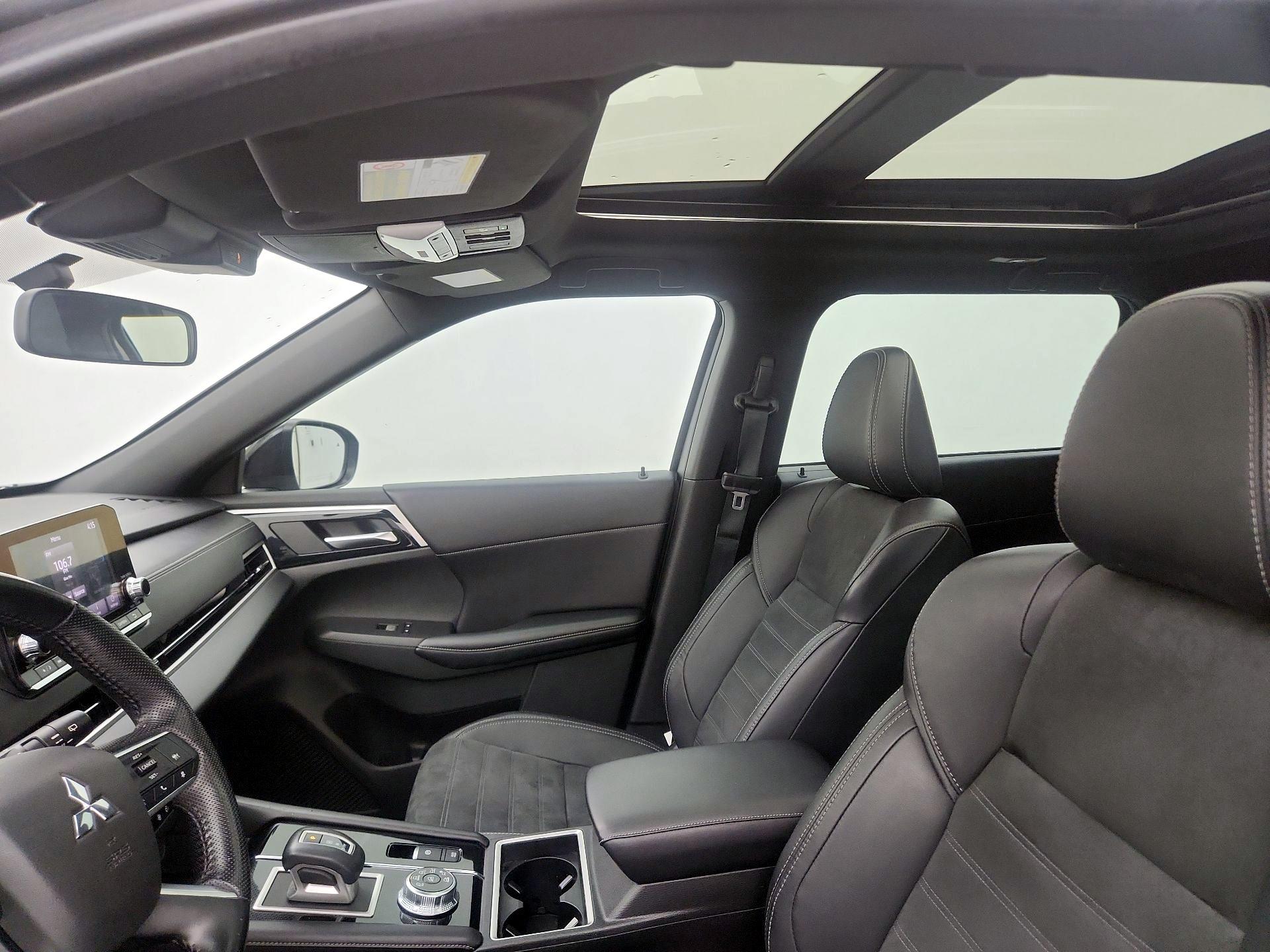 Thumbnail: 2022 Mitsubishi Outlander - 19