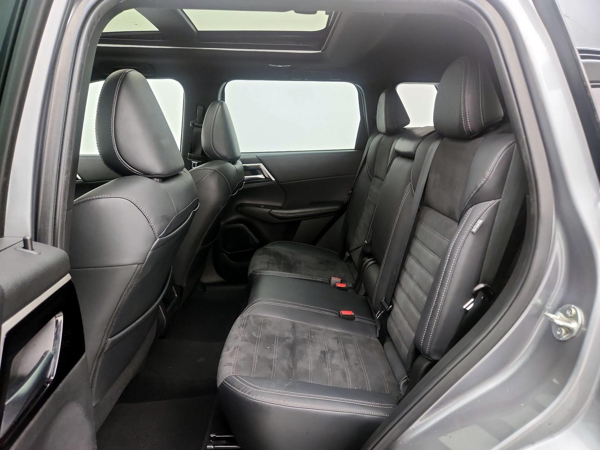 Thumbnail: 2022 Mitsubishi Outlander - 20