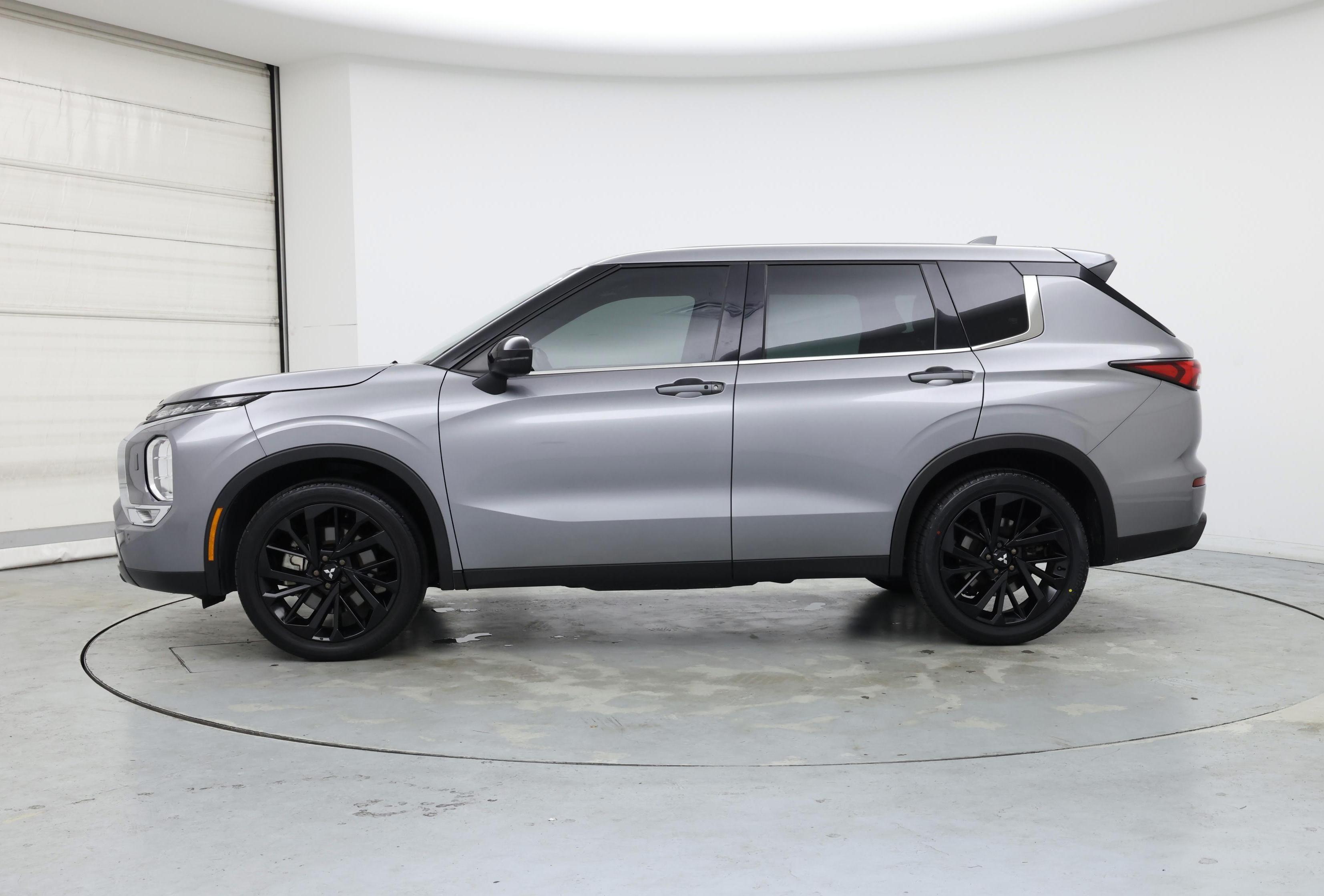 Thumbnail: 2022 Mitsubishi Outlander - 3