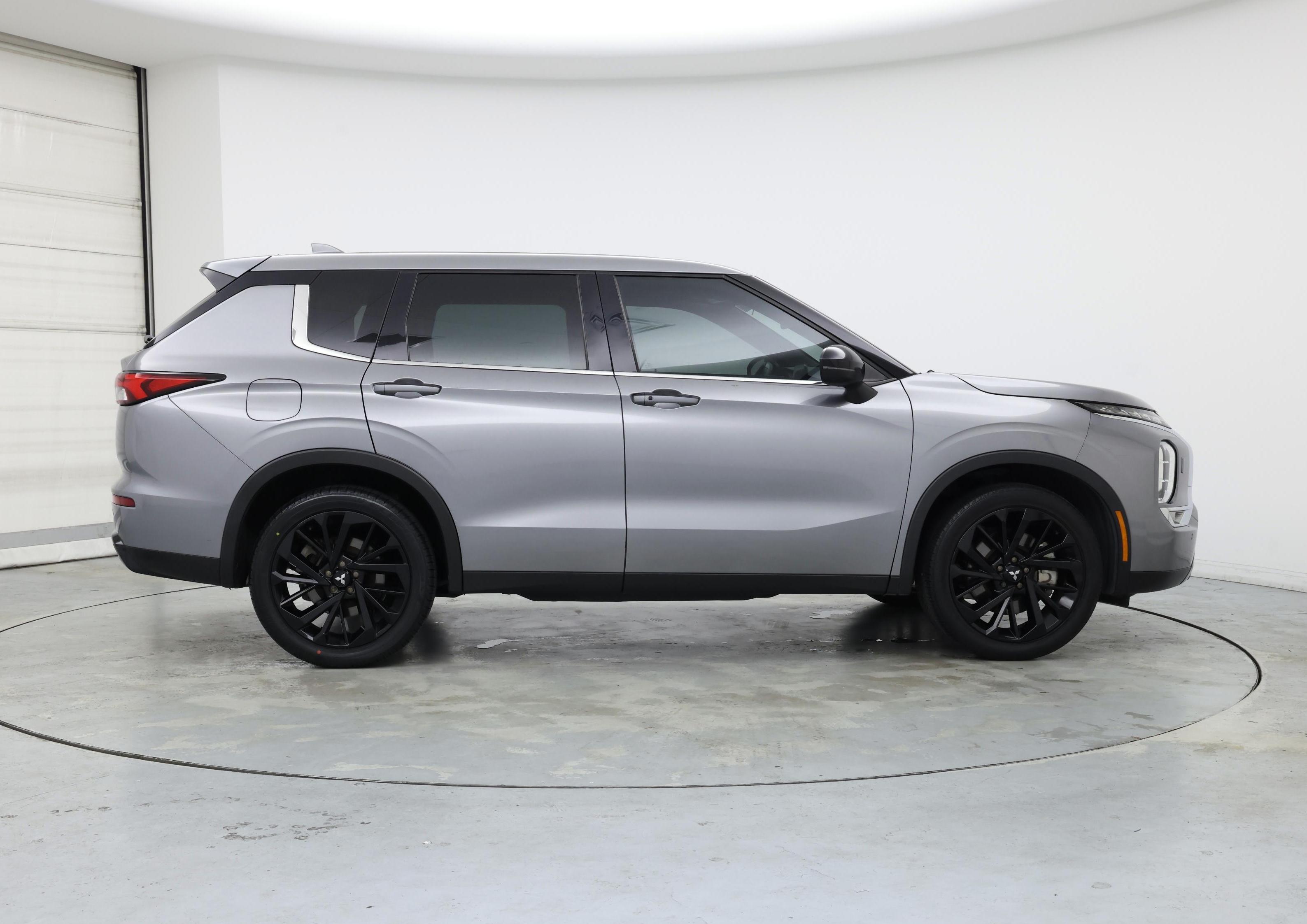 Thumbnail: 2022 Mitsubishi Outlander - 7