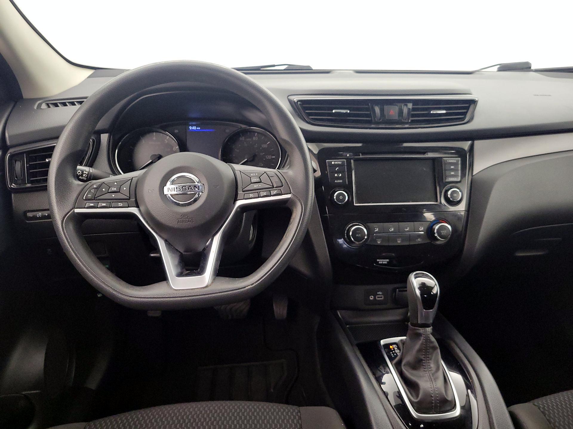 Thumbnail: 2021 Nissan Rogue Sport - 10