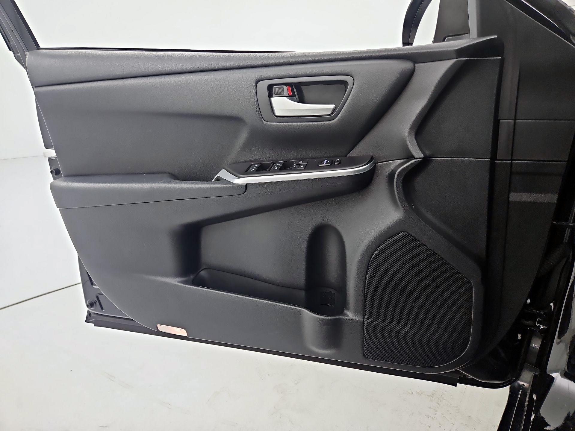 Thumbnail: 2015 Toyota Camry - 12