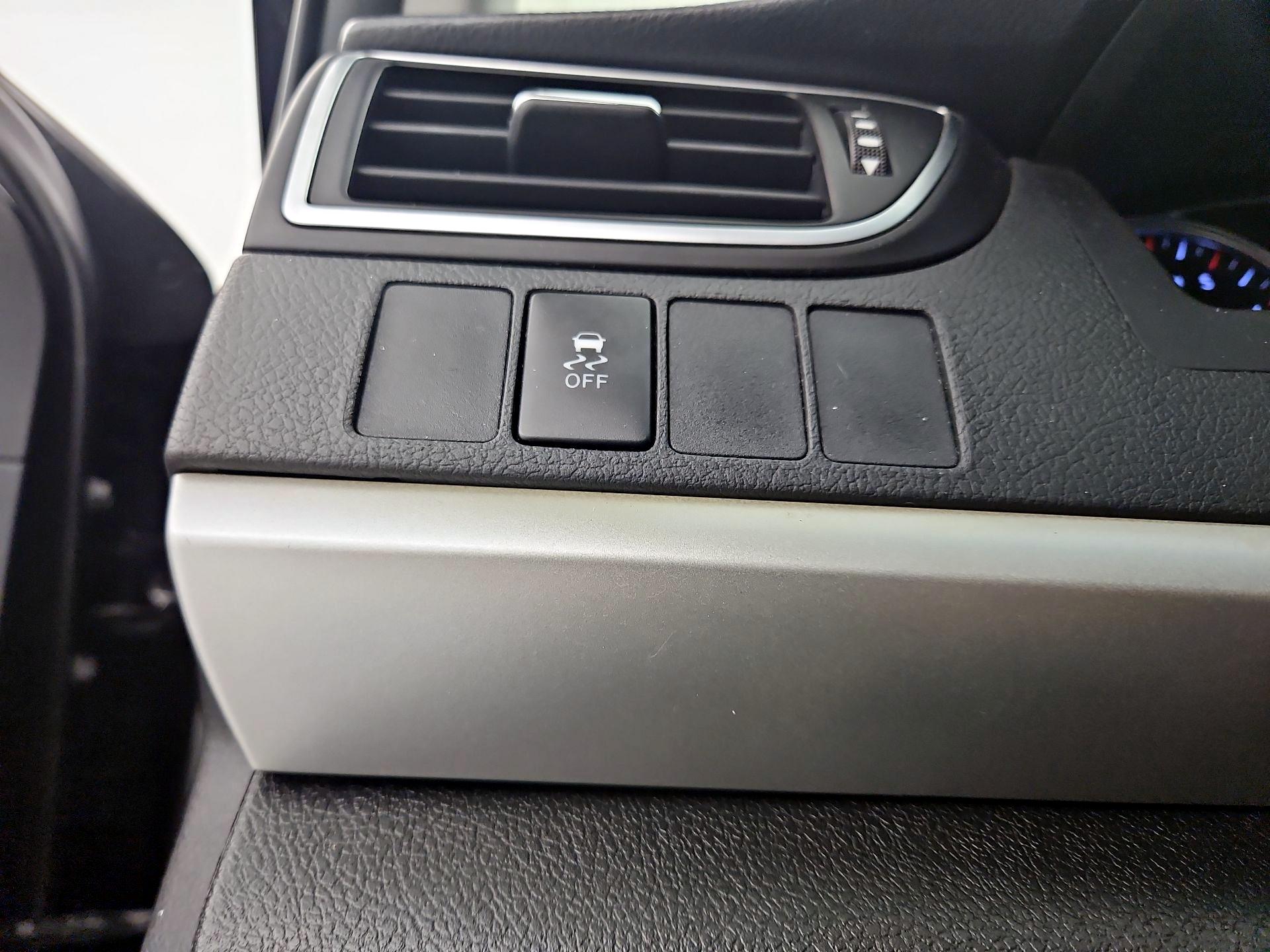 Thumbnail: 2015 Toyota Camry - 13