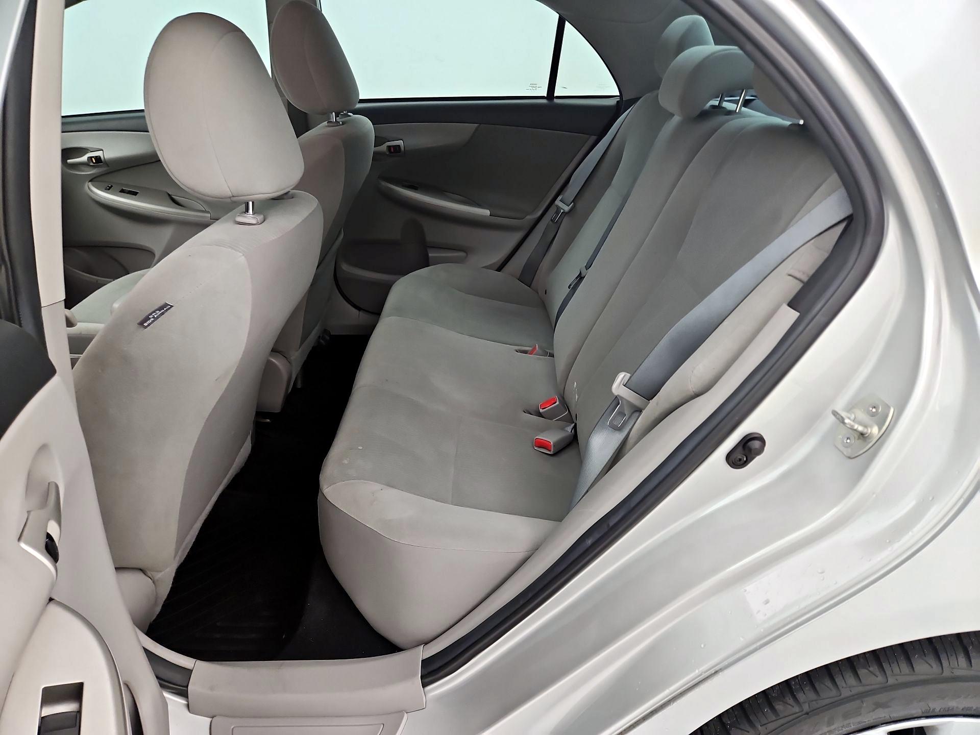 Thumbnail: 2013 Toyota Corolla - 18
