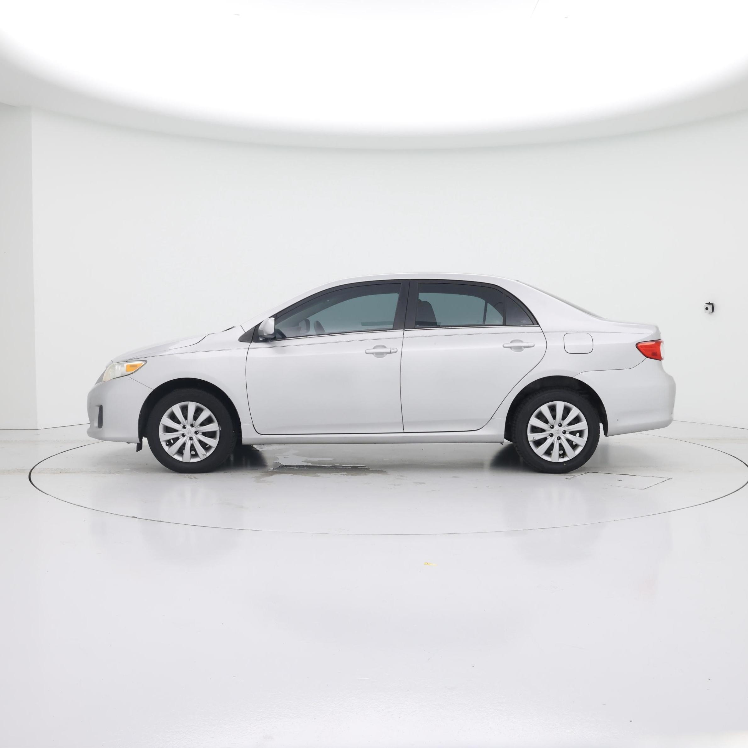 Thumbnail: 2013 Toyota Corolla - 3