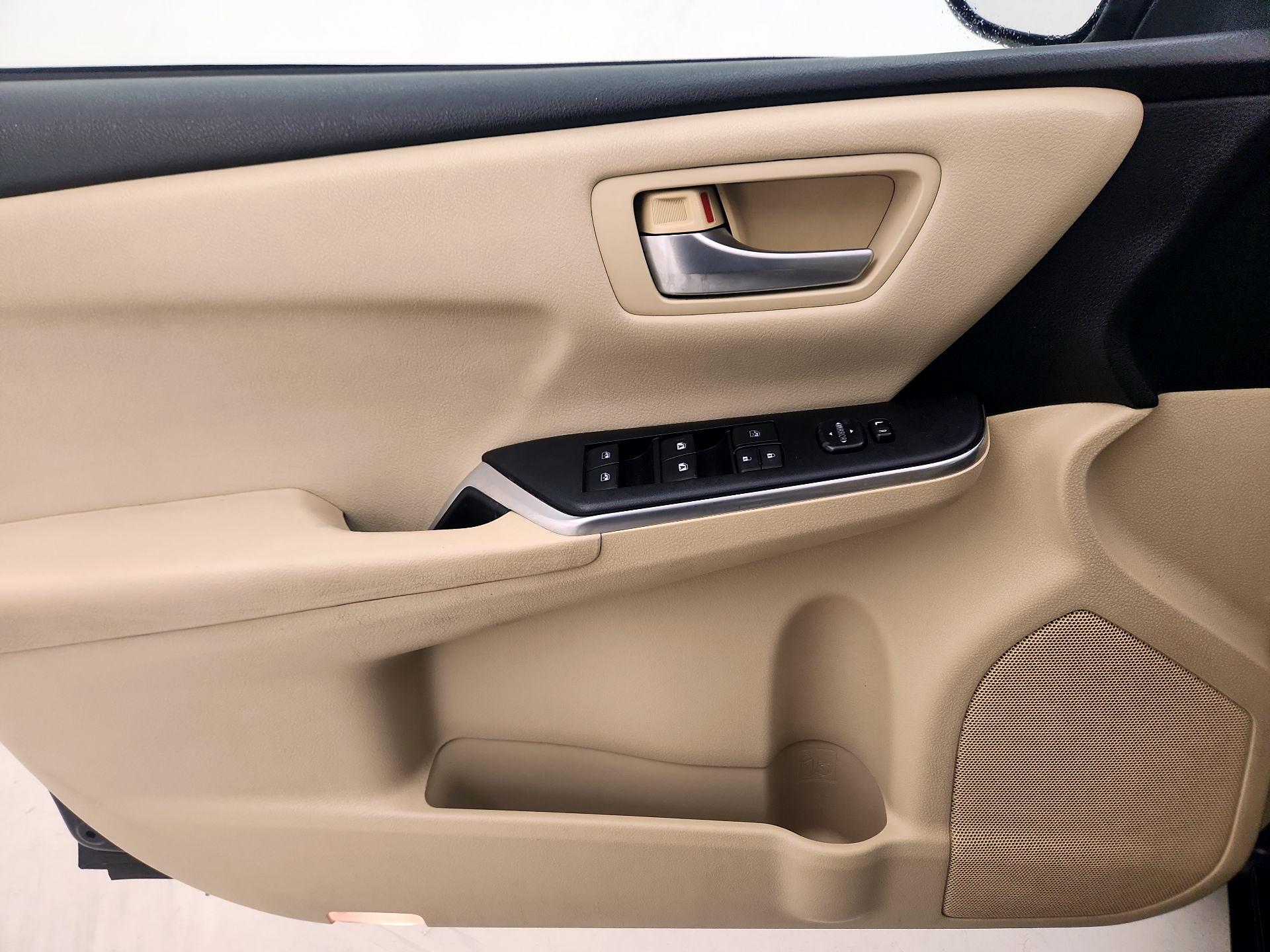 Thumbnail: 2015 Toyota Camry - 12