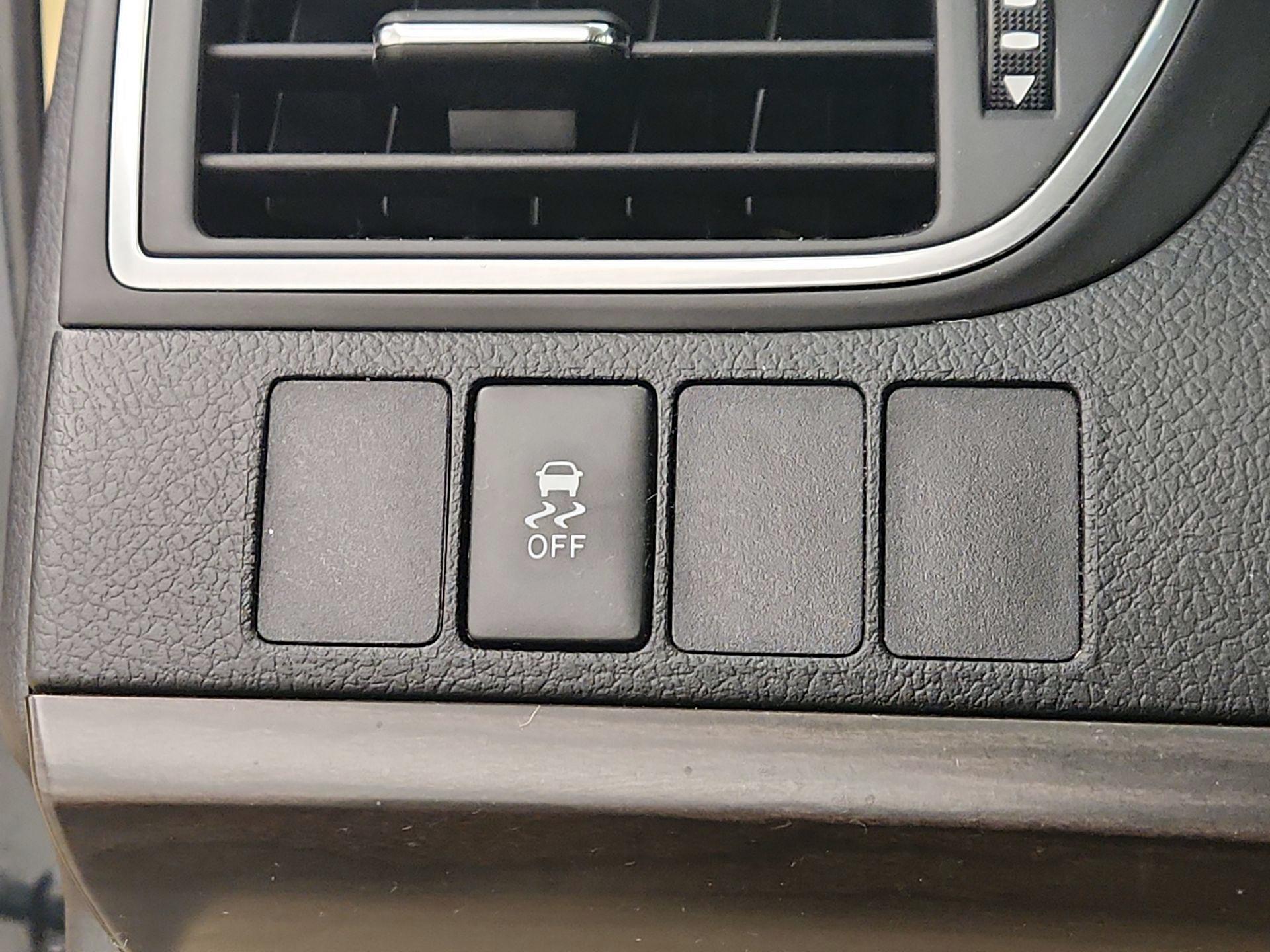 Thumbnail: 2015 Toyota Camry - 13
