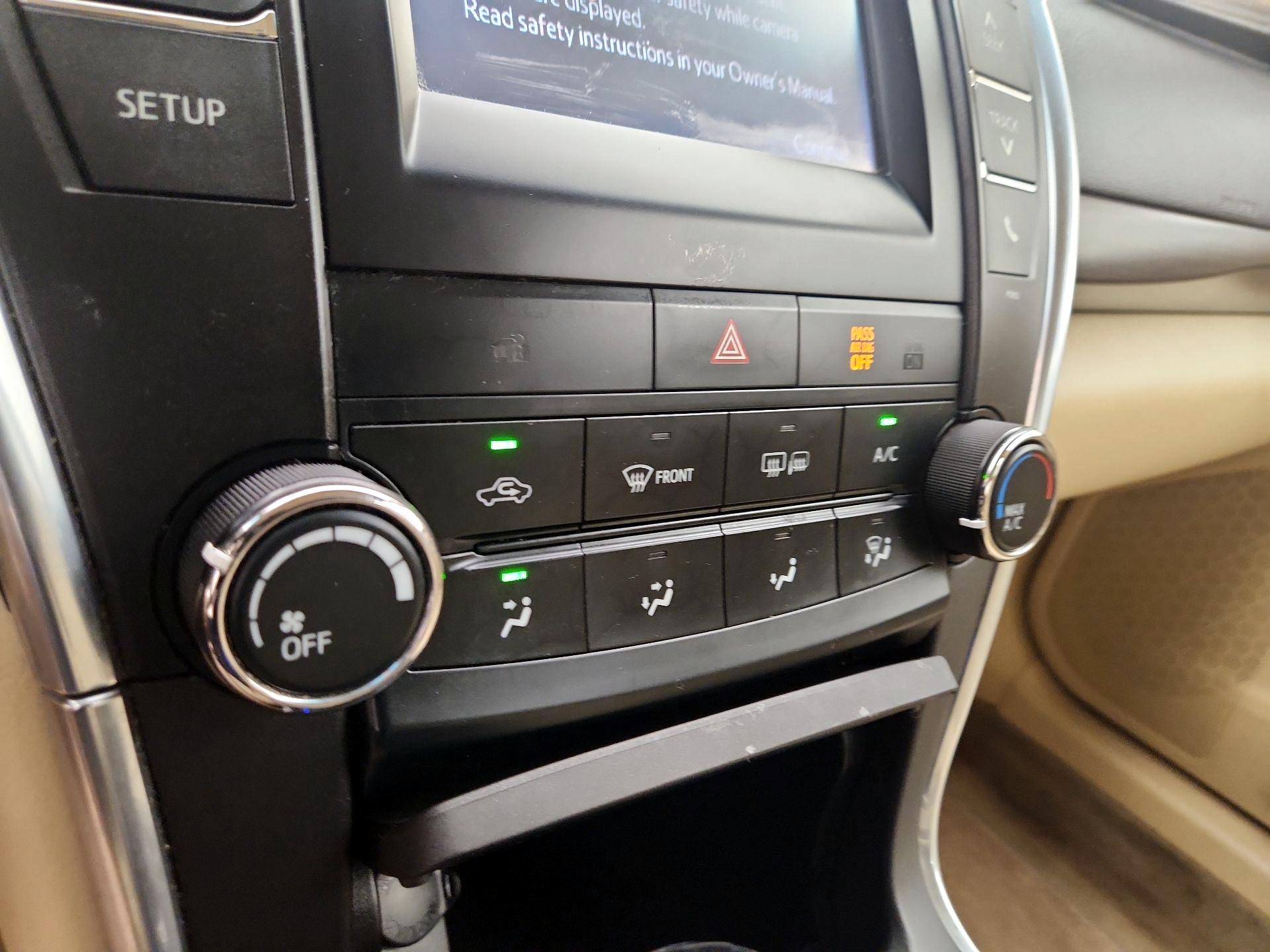 Thumbnail: 2015 Toyota Camry - 16