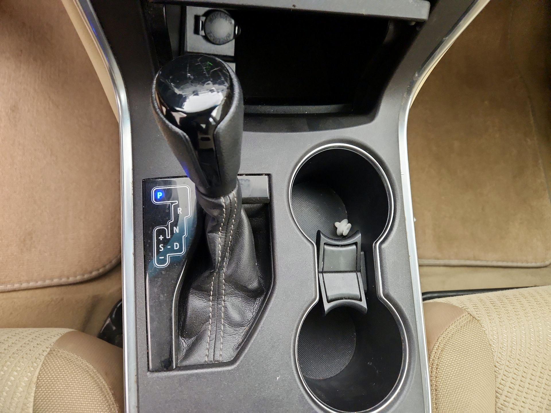 Thumbnail: 2015 Toyota Camry - 17