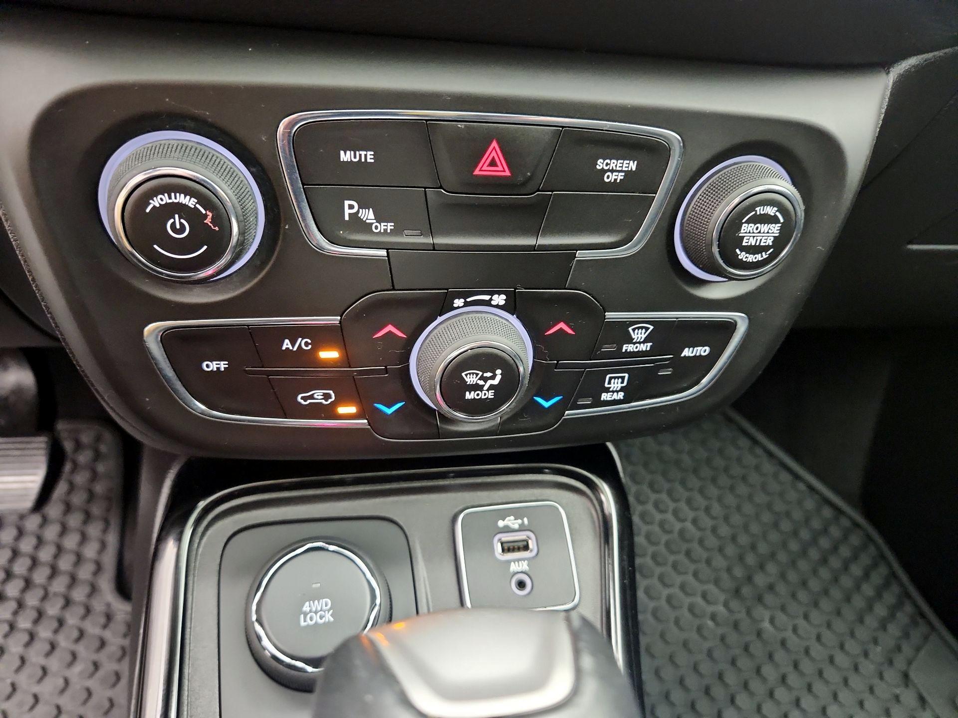 Thumbnail: 2020 Jeep Compass - 17