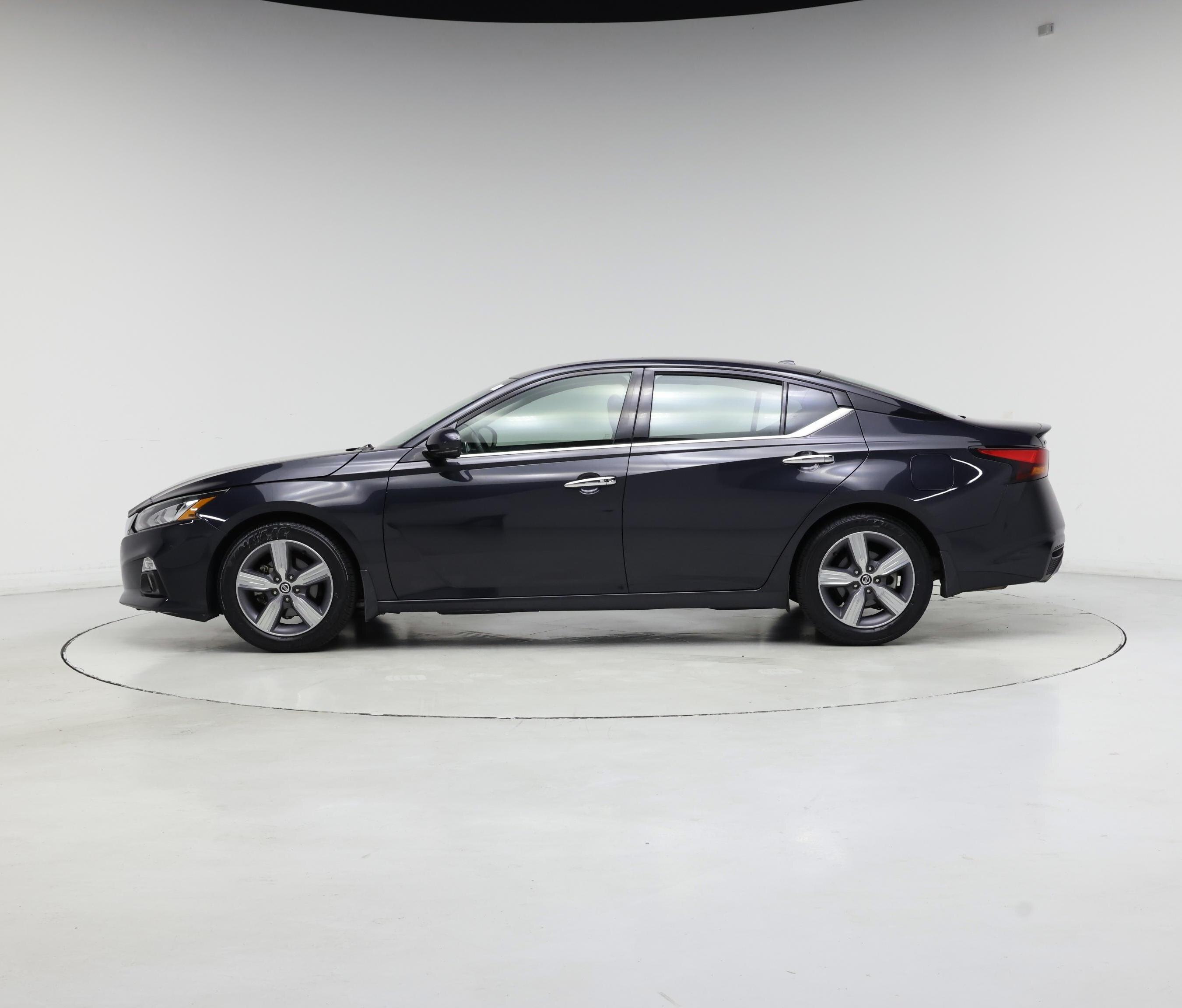Thumbnail: 2019 Nissan Altima - 3