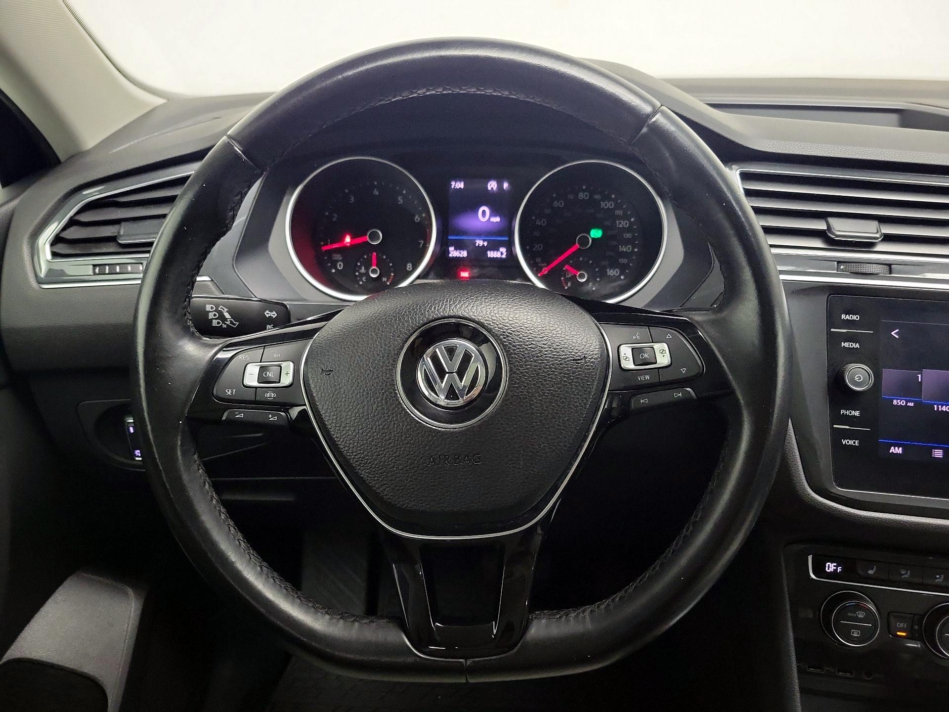 Thumbnail: 2019 Volkswagen Tiguan - 10