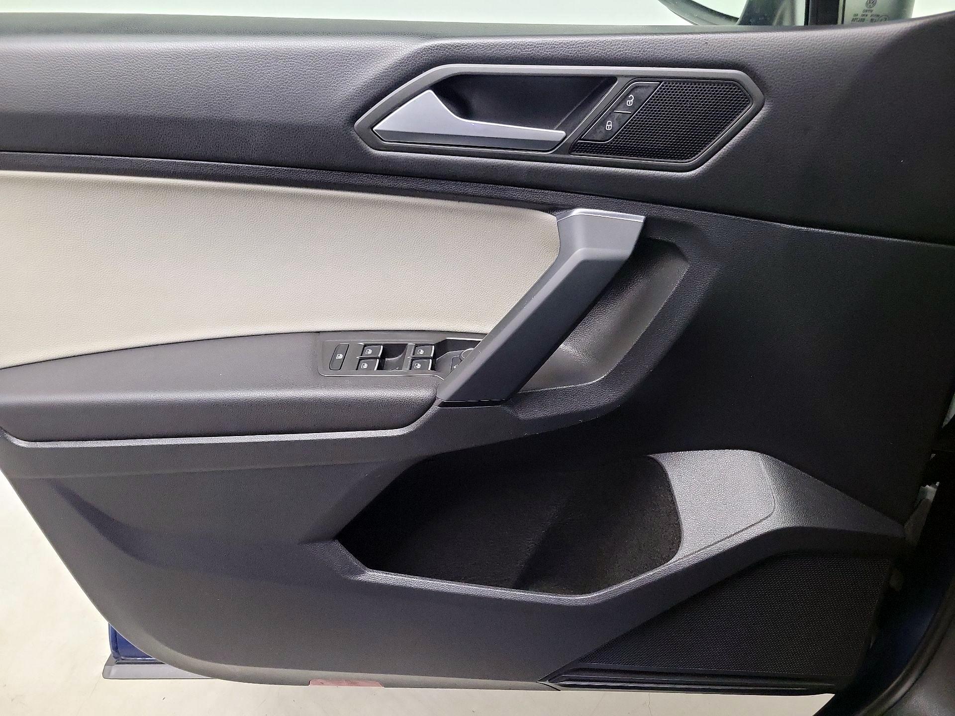Thumbnail: 2019 Volkswagen Tiguan - 12