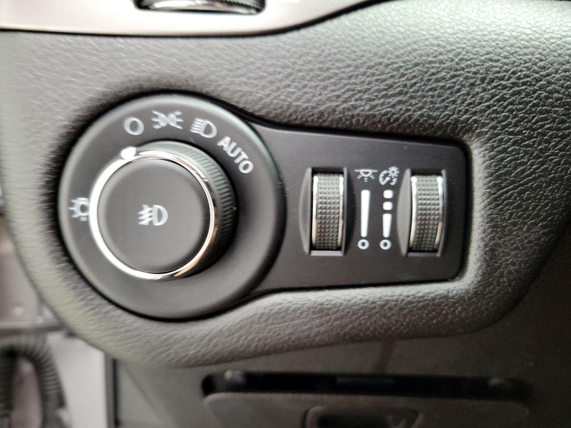 Thumbnail: 2021 Jeep Cherokee - 13