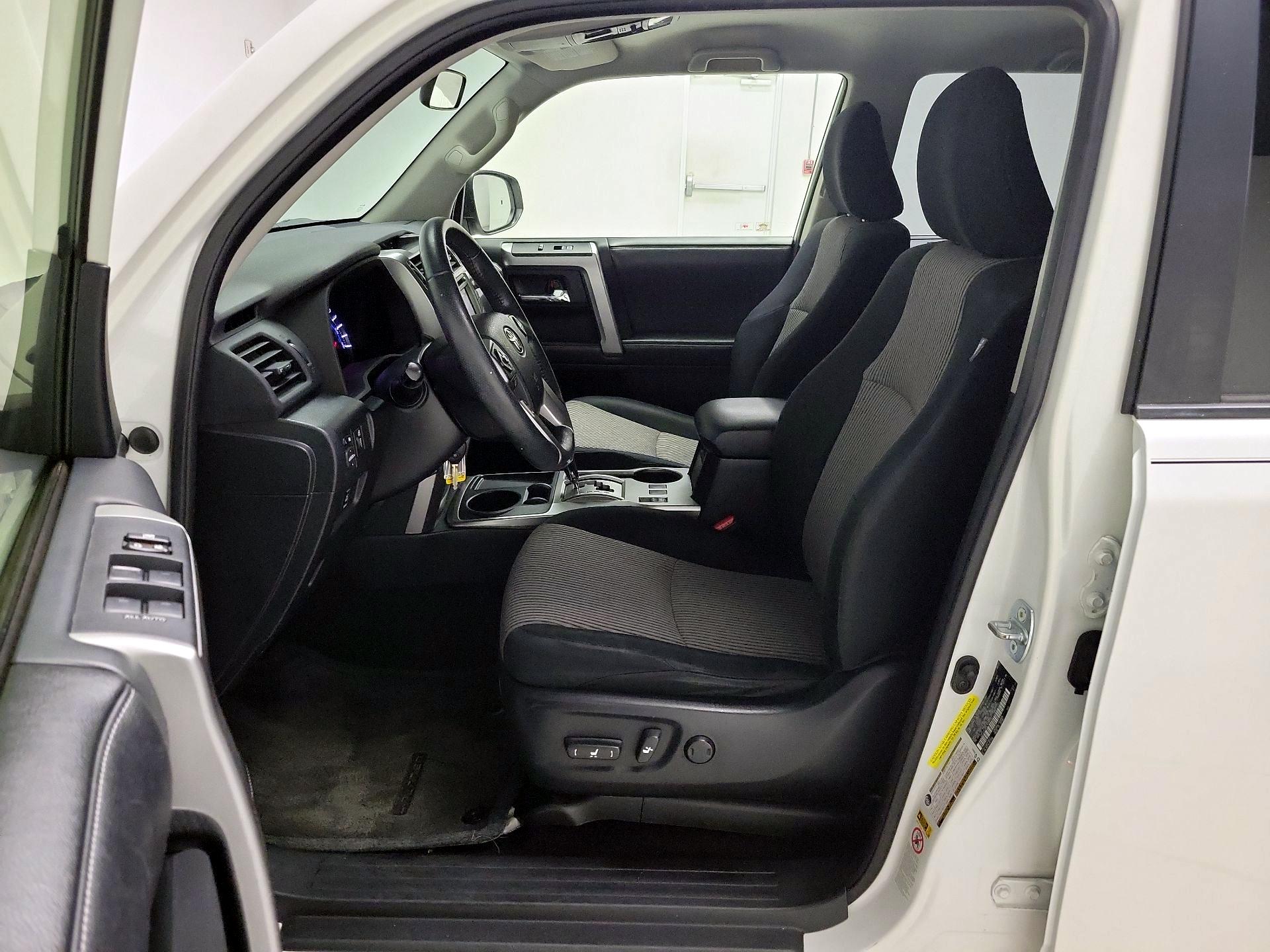 Thumbnail: 2015 Toyota 4Runner - 11
