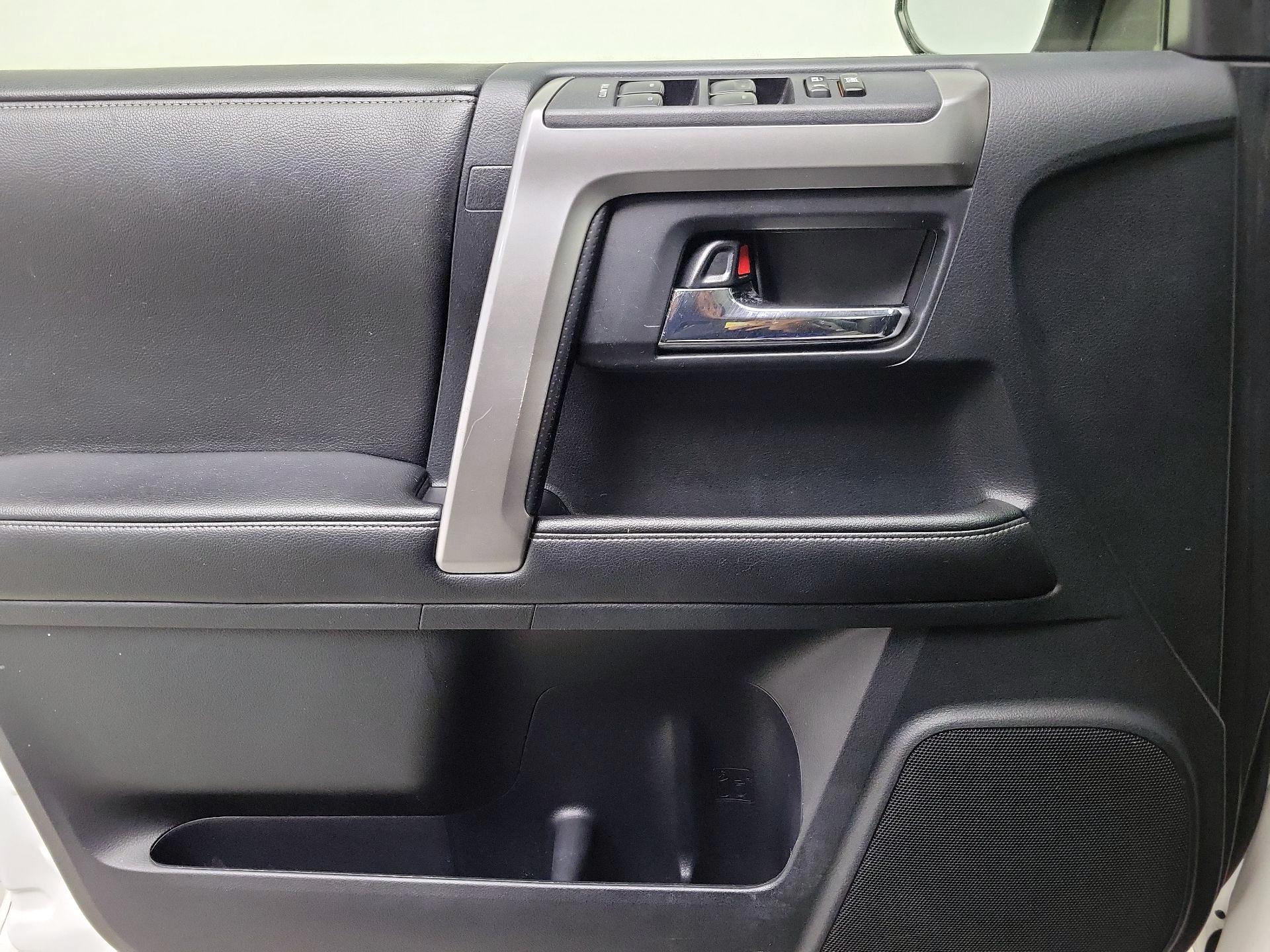 Thumbnail: 2015 Toyota 4Runner - 12
