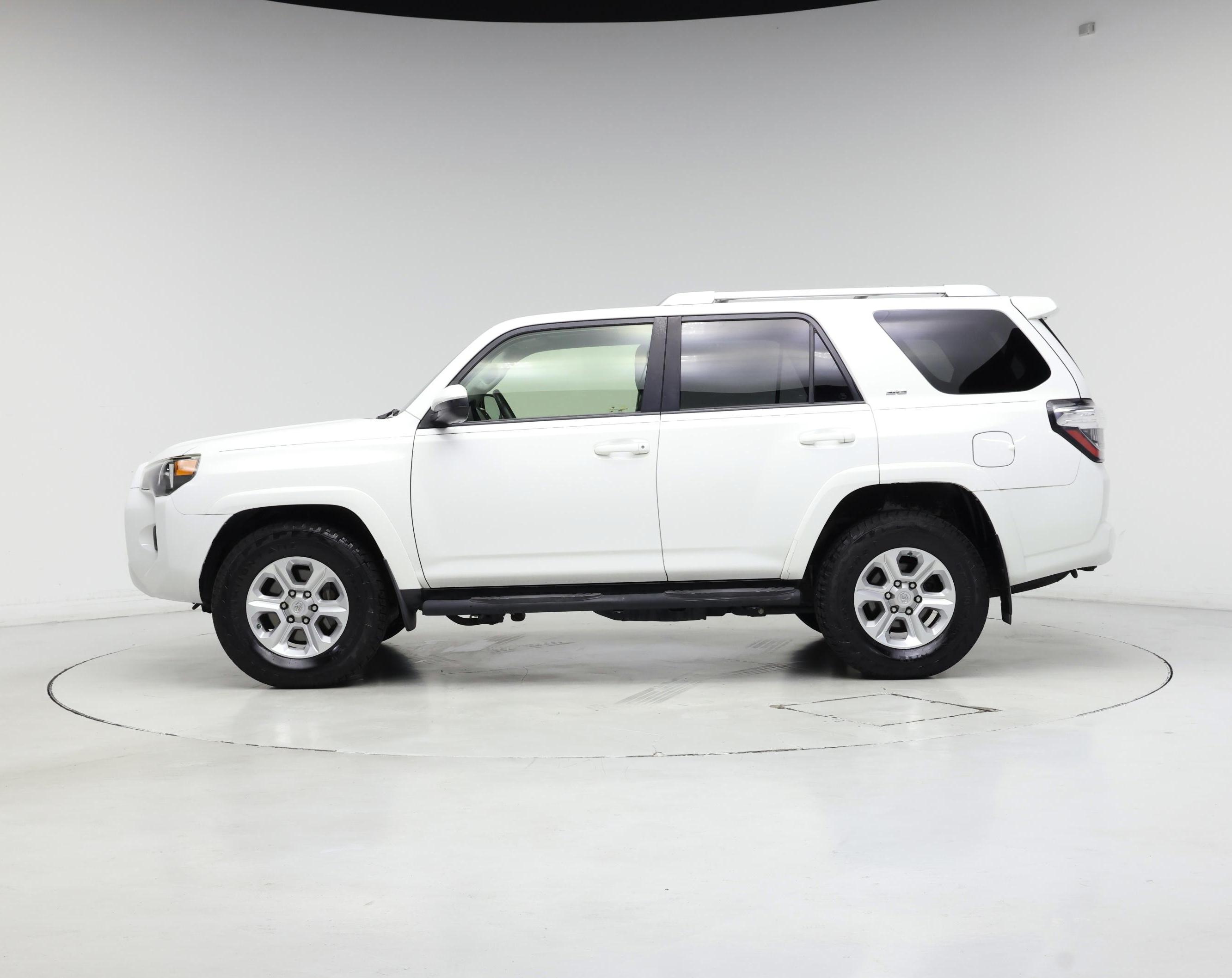 Thumbnail: 2015 Toyota 4Runner - 3