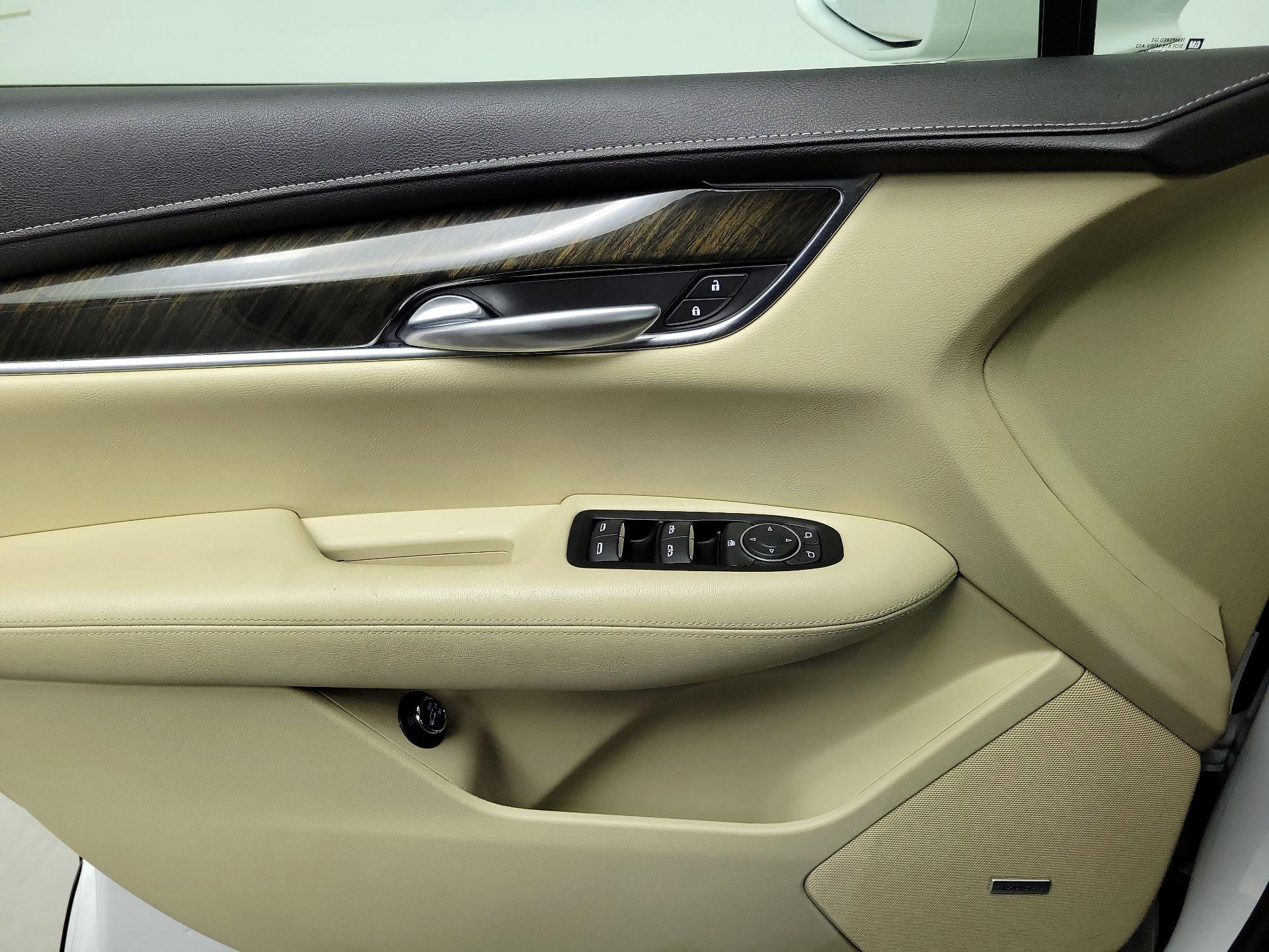 Thumbnail: 2018 Cadillac XT5 - 12