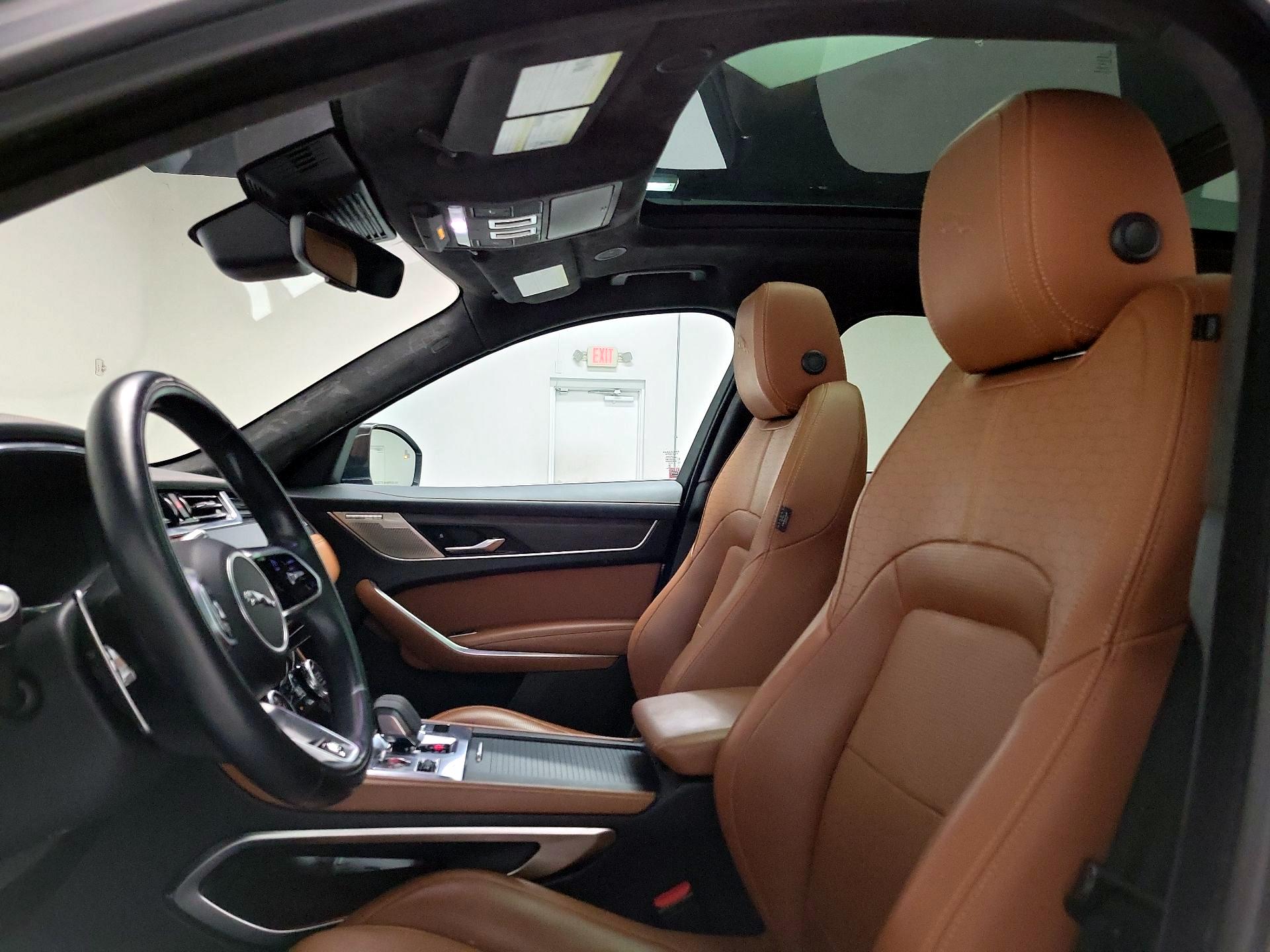 Thumbnail: 2021 Jaguar F-Pace - 19