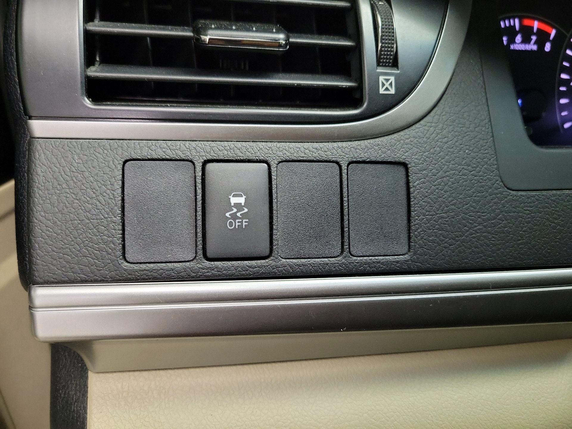 Thumbnail: 2013 Toyota Camry - 13