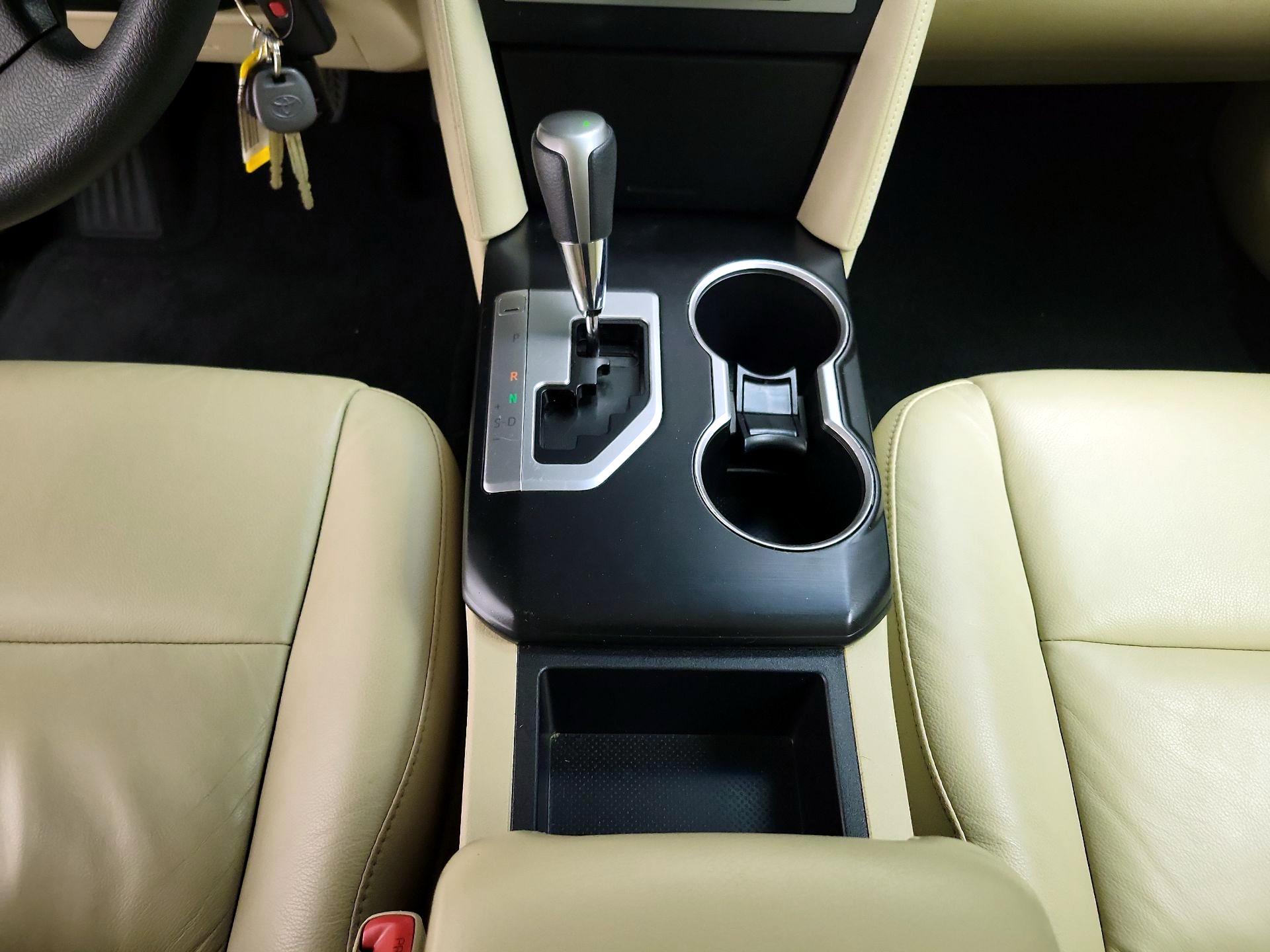 Thumbnail: 2013 Toyota Camry - 16